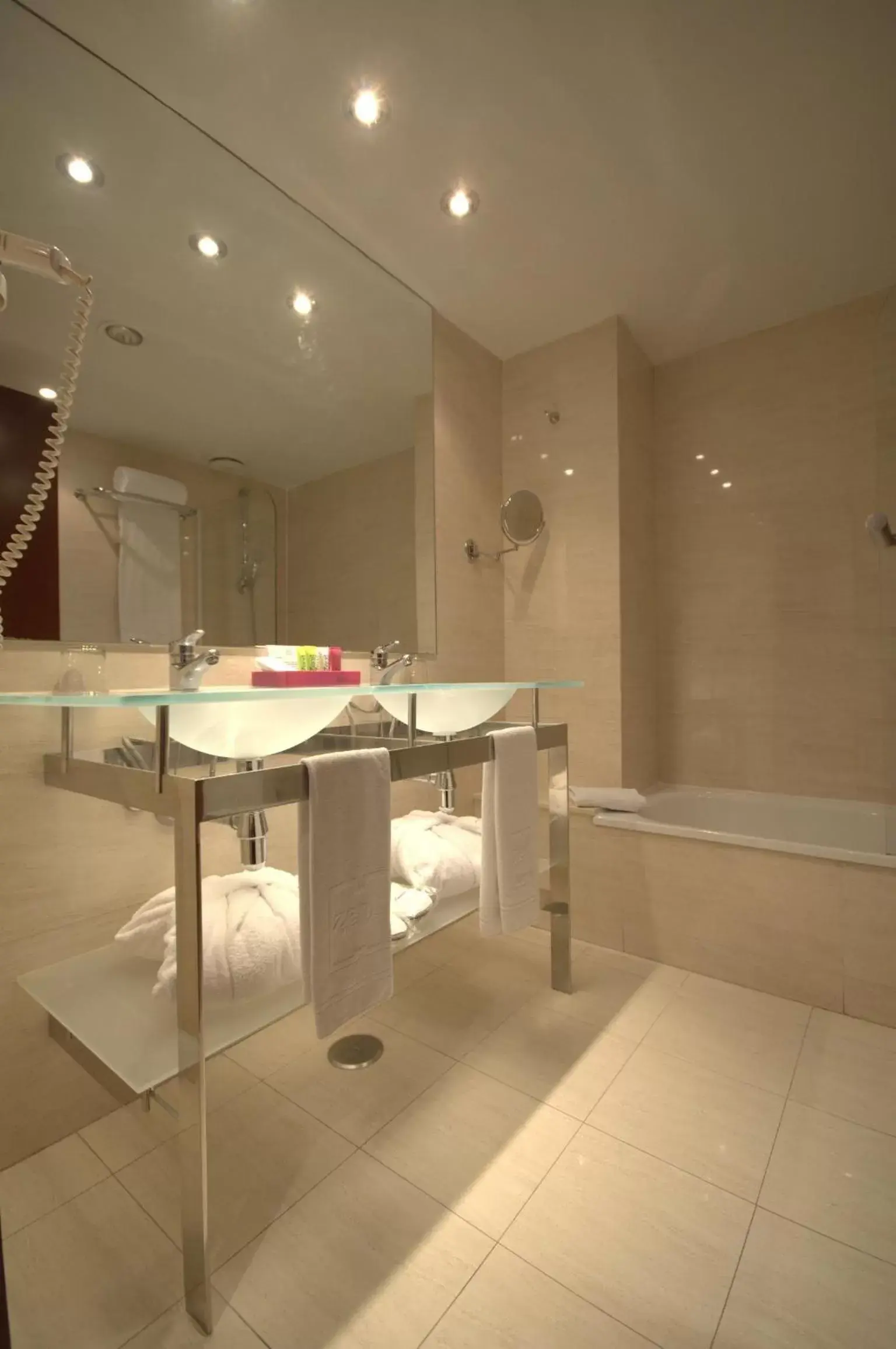 Bathroom in Zenit Borrell