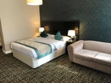 Bed in Globe Hotel Wetherspoon