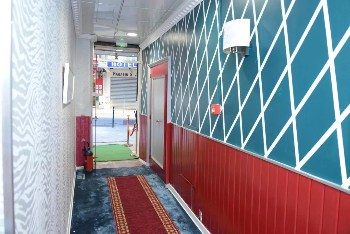 Property building in Hôtel Aux Armes de Belgique