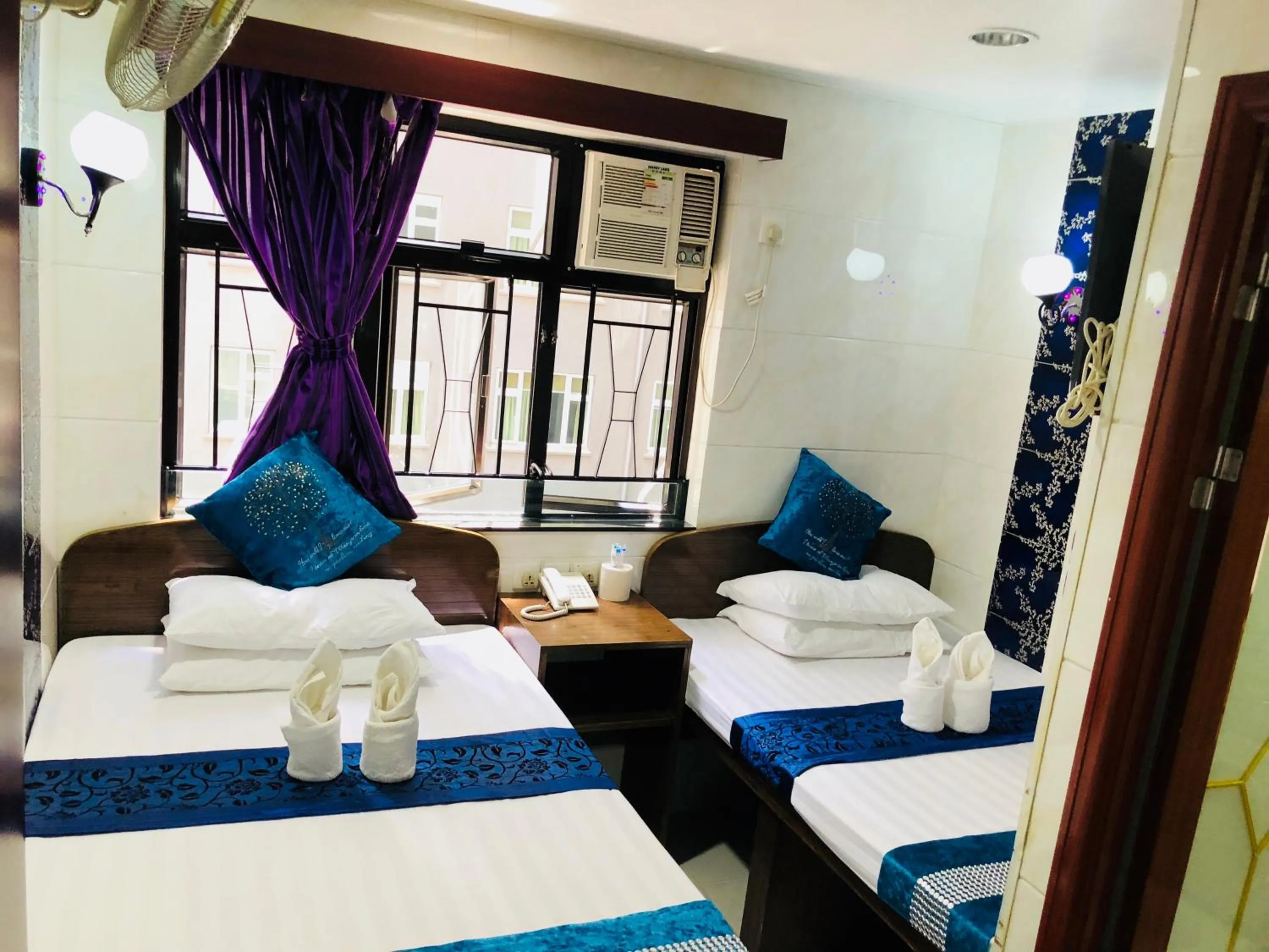 cot, Bed in Premium Lounge