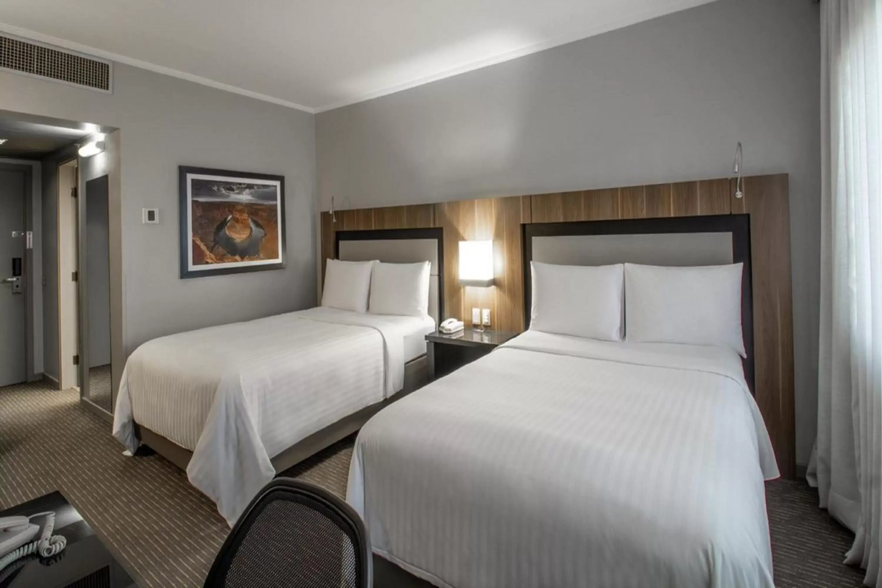 Photo of the whole room, Bed in Marriott São Paulo Airport Hotel