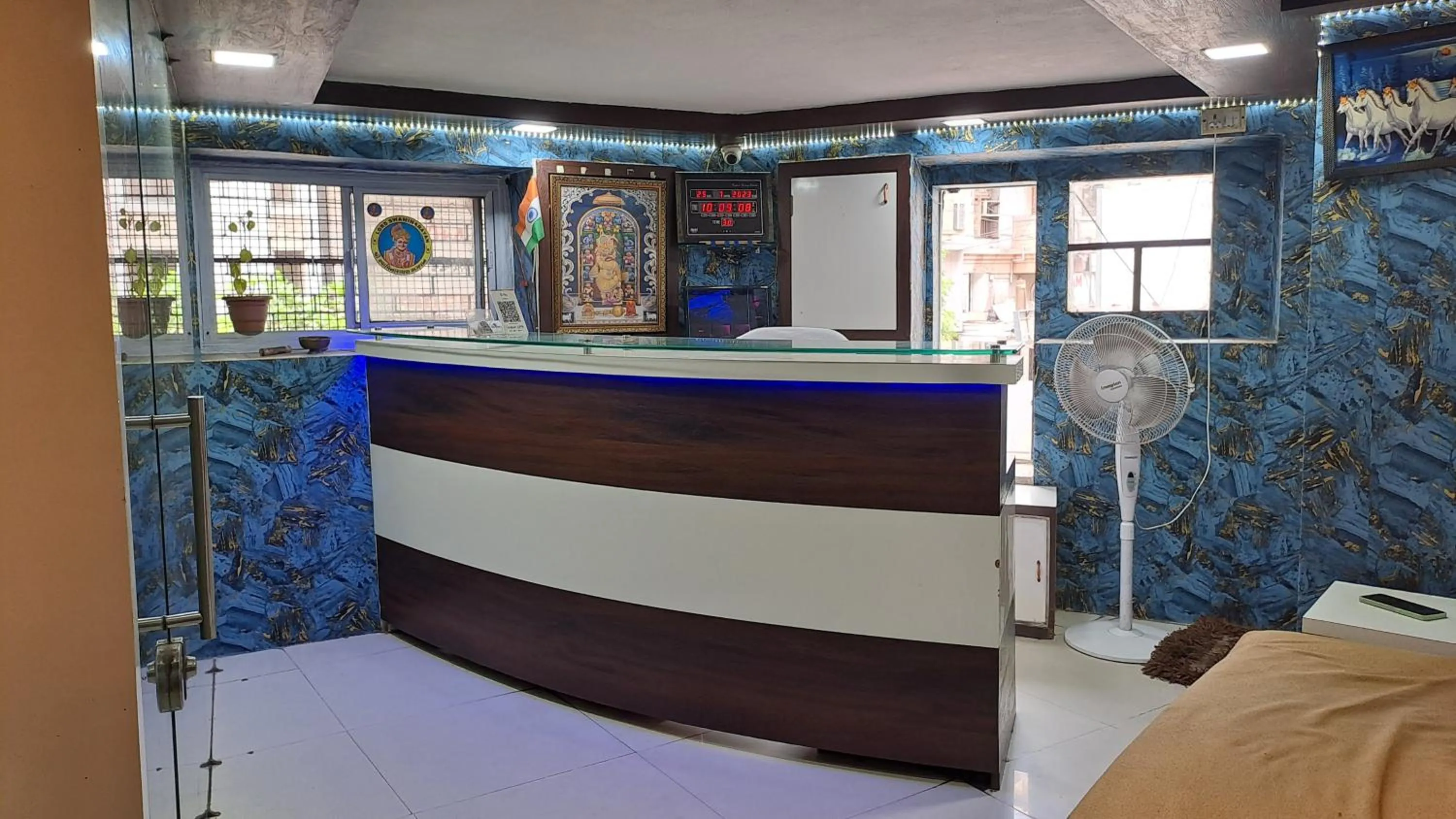 Lobby or reception, Bed in Hotel Gitanjali