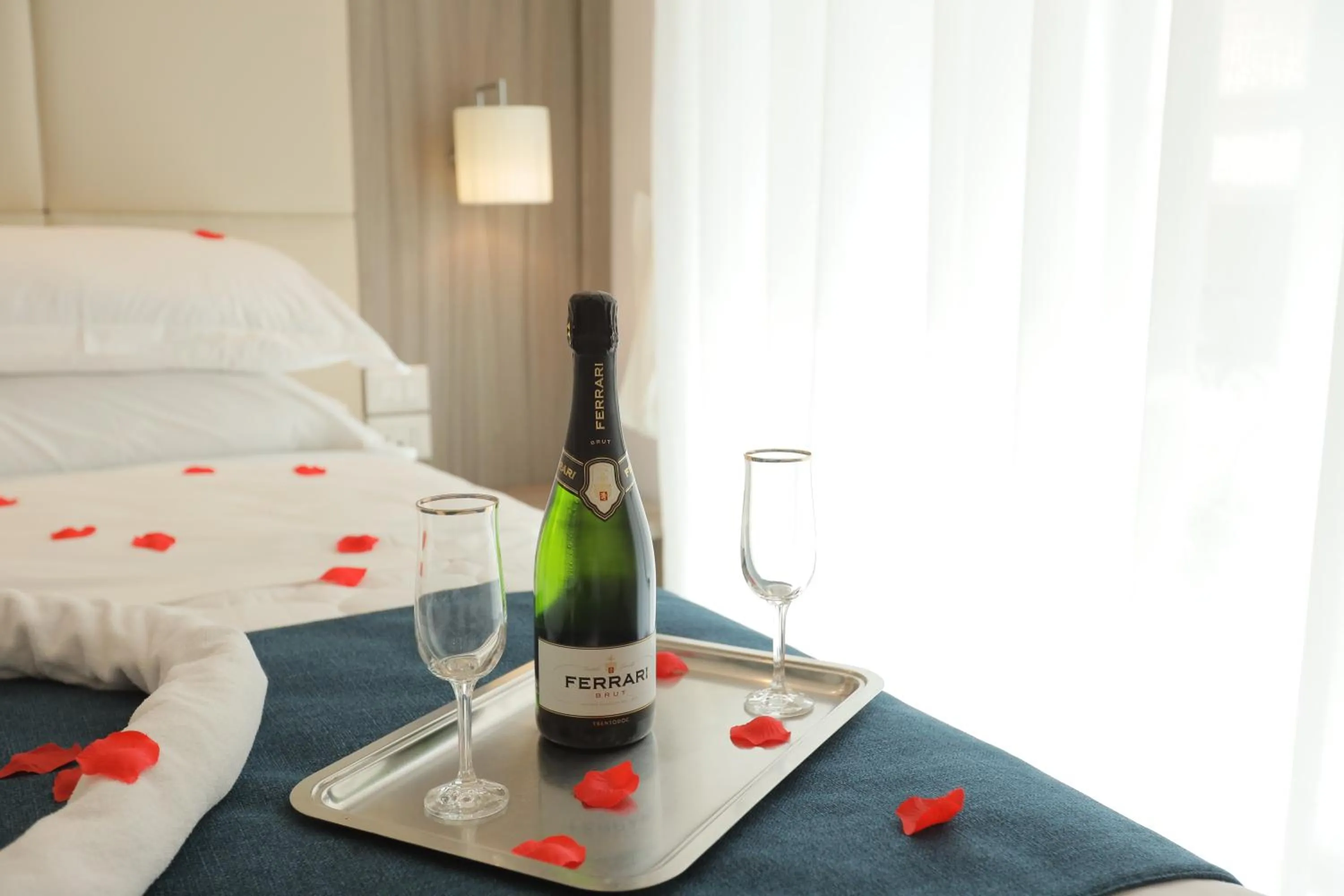 Bedroom, Drinks in Hotel Garibaldi