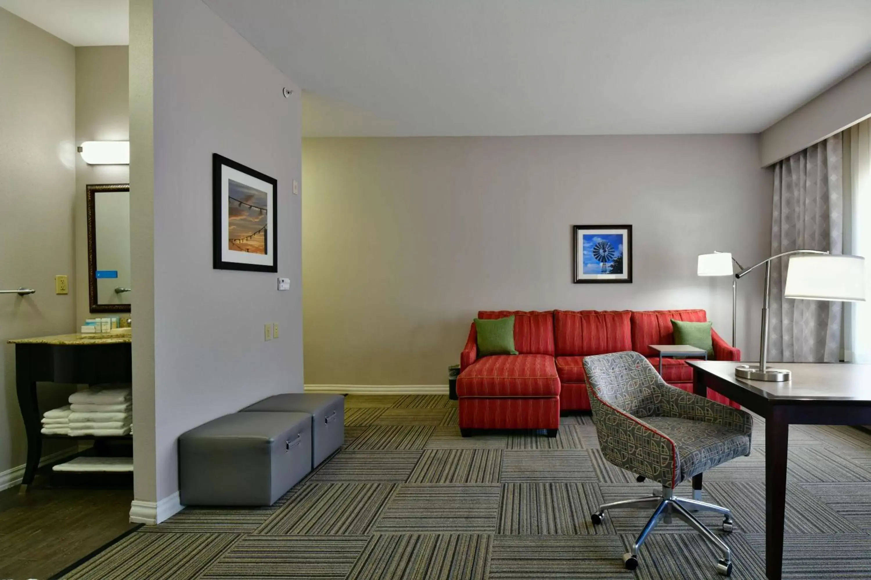 Bedroom, Seating Area in Hampton Inn & Suites Fredericksburg
