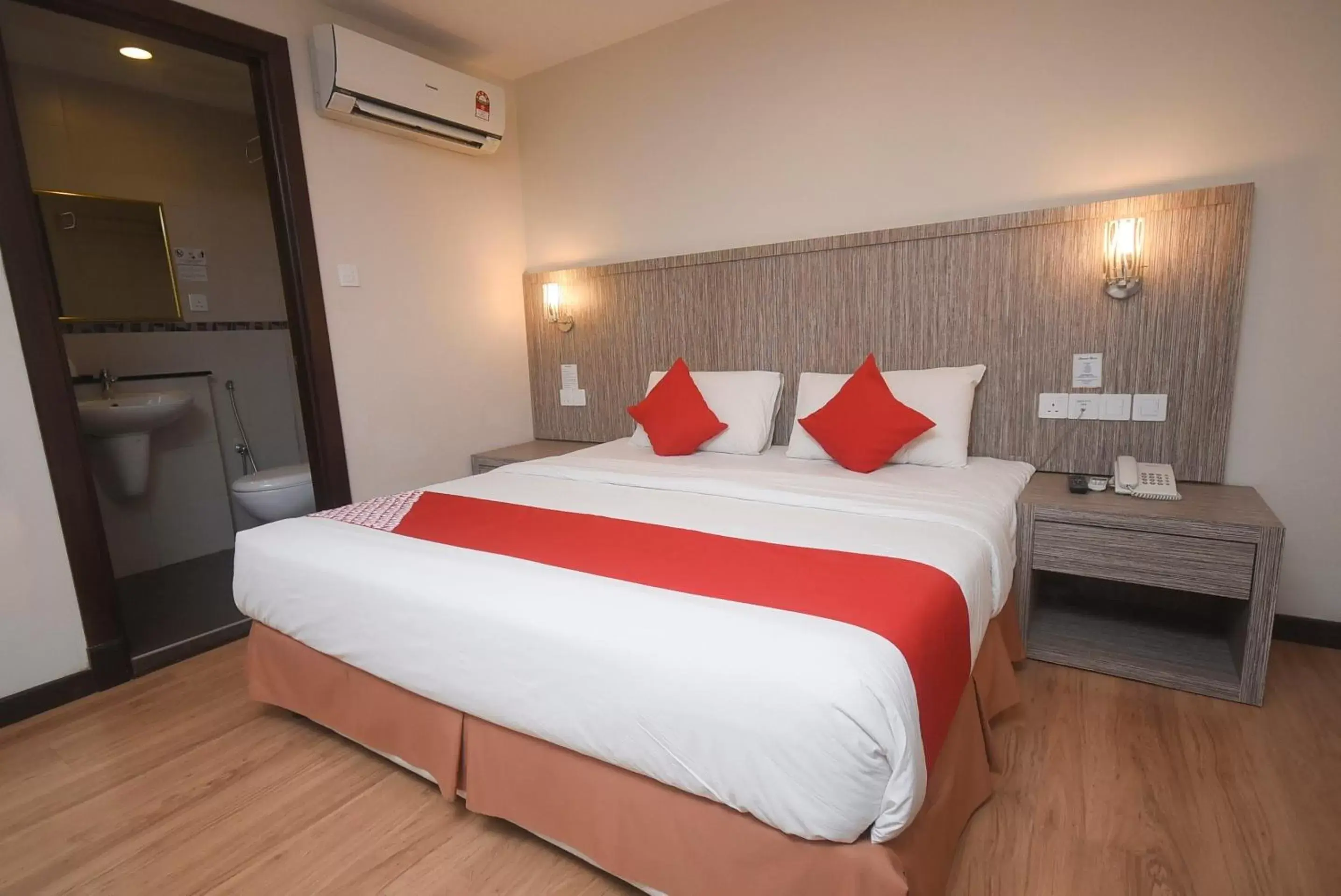 Bed in Super OYO 985 Hotel Nur