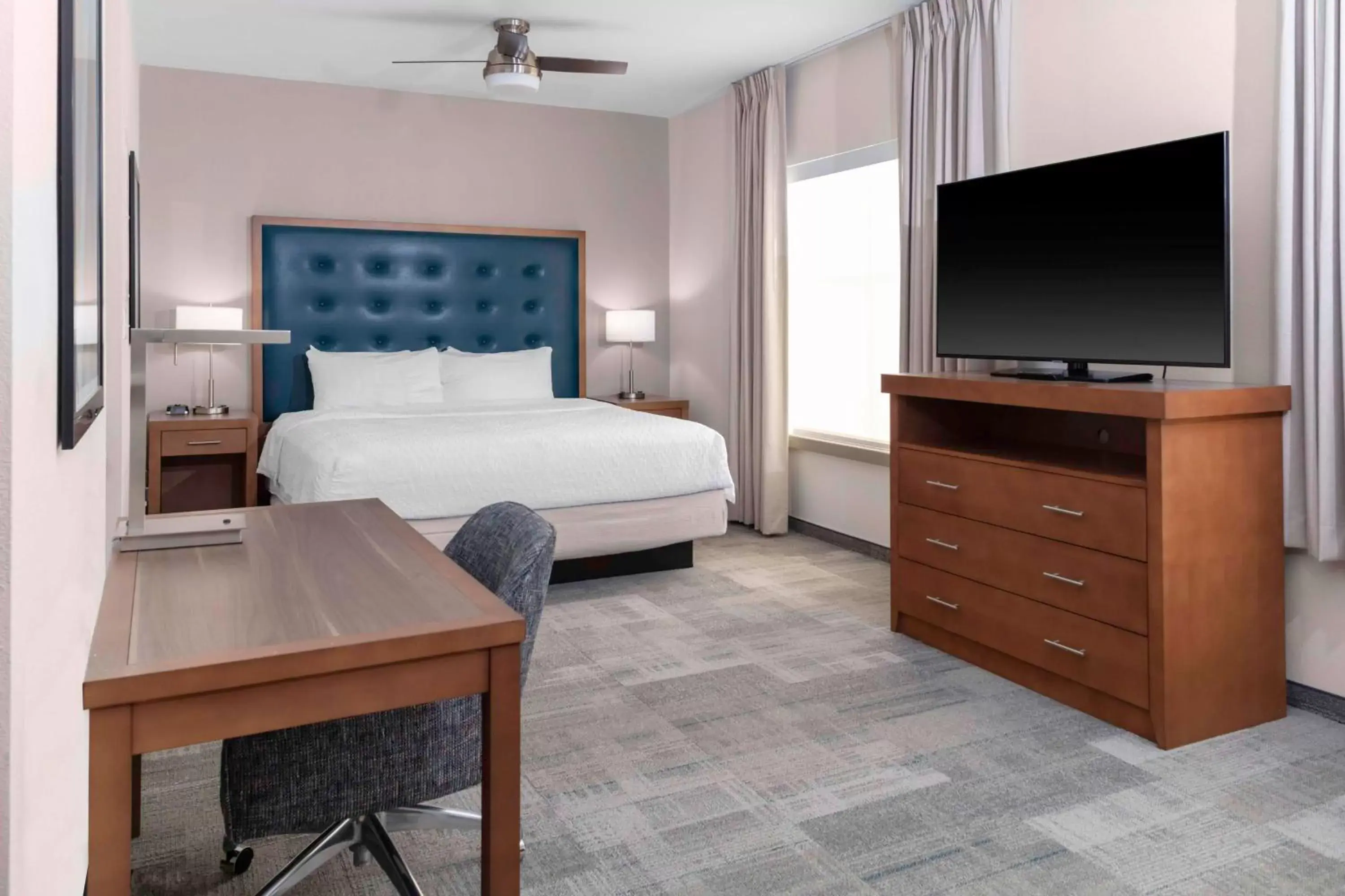 Bedroom, Bed in Homewood Suites by Hilton St. Louis - Galleria