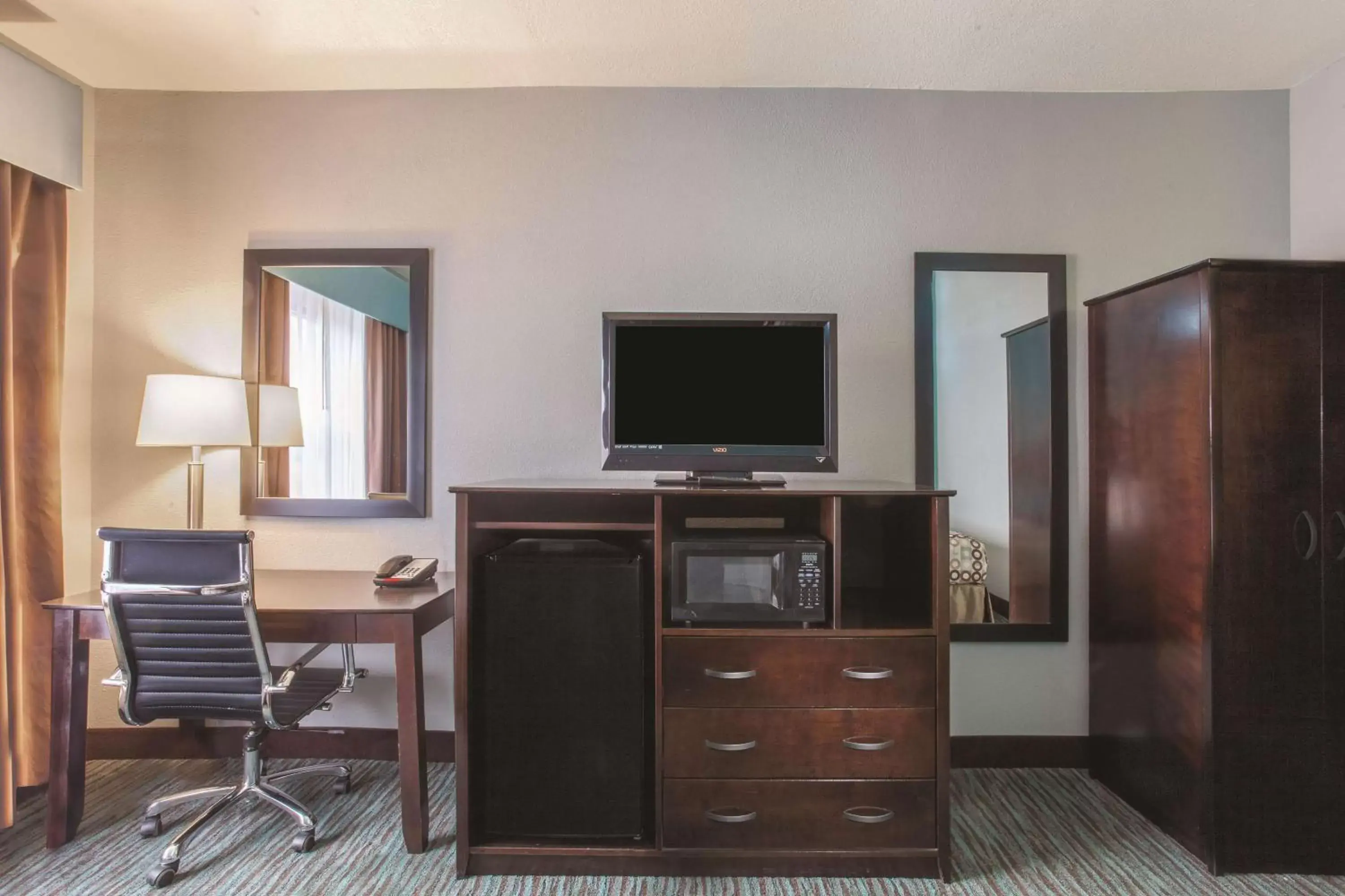 Photo of the whole room, TV/Entertainment Center in La Quinta by Wyndham Knoxville East