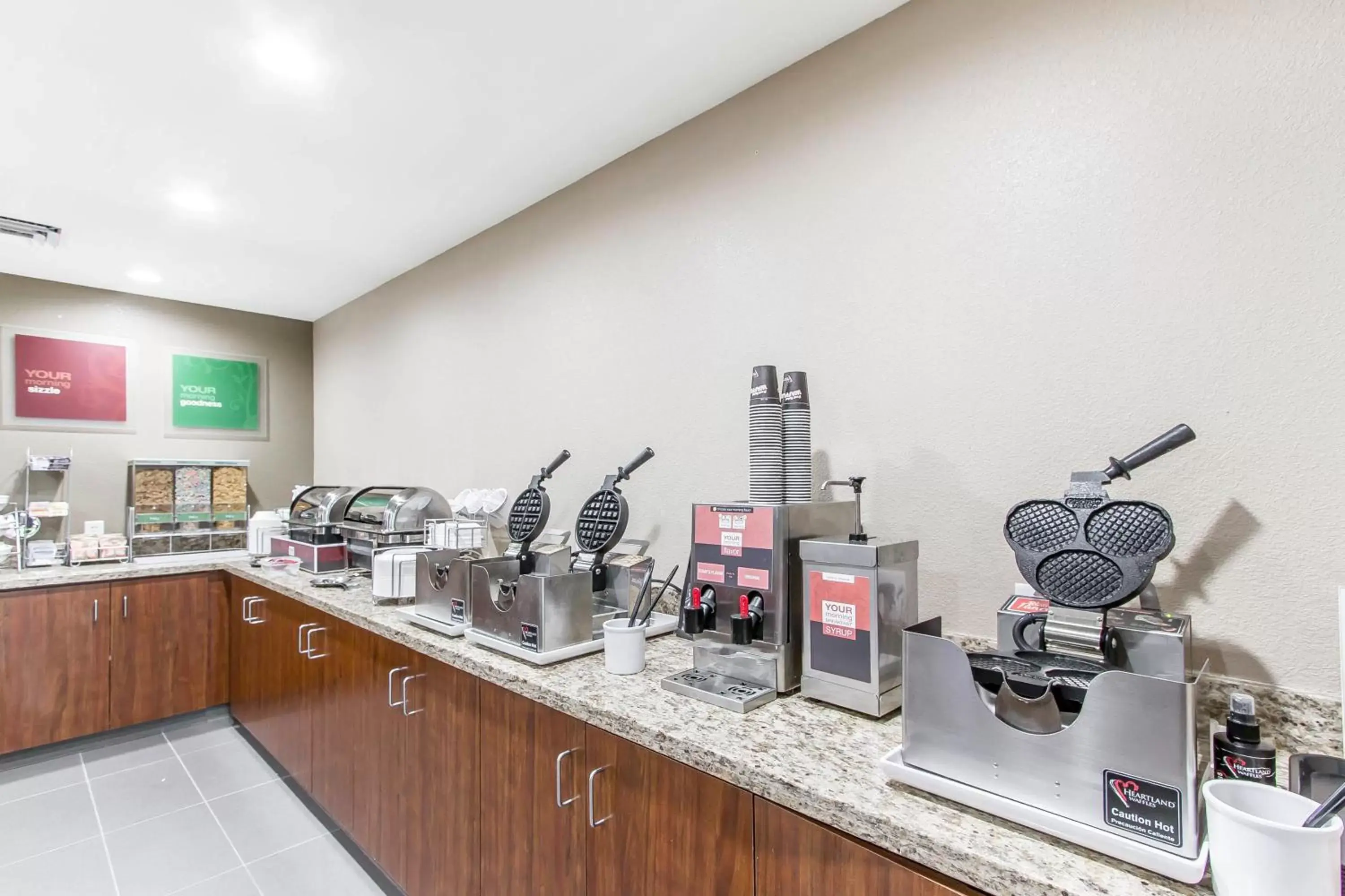 Food and drinks, Kitchen/Kitchenette in Comfort Suites West Omaha