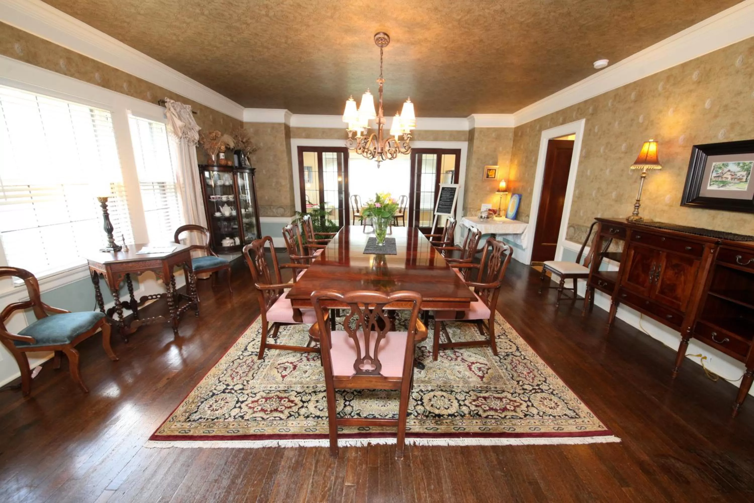 Restaurant/Places to Eat in Leonard at Logan House