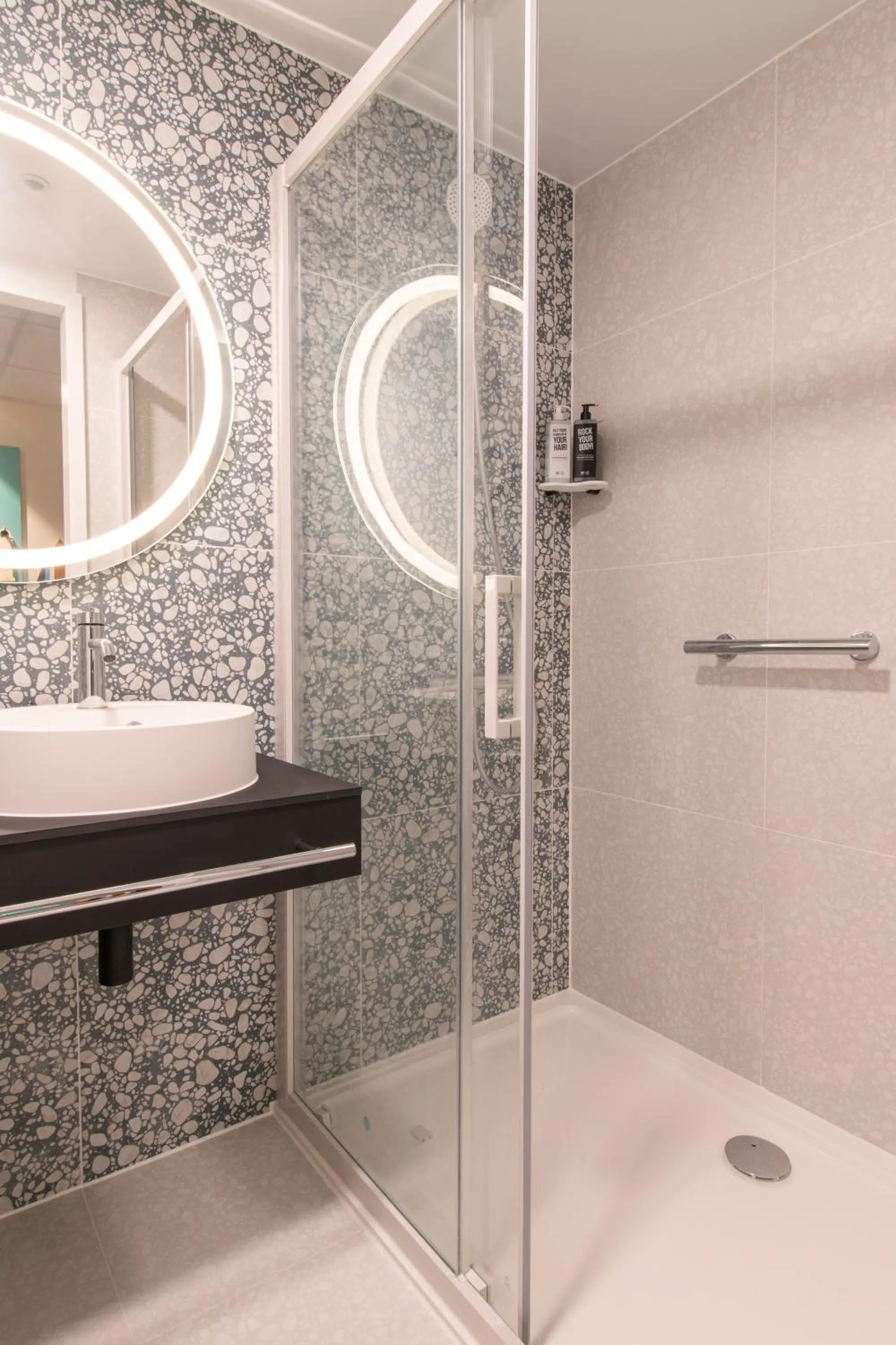 Bathroom in ibis Styles Bredene