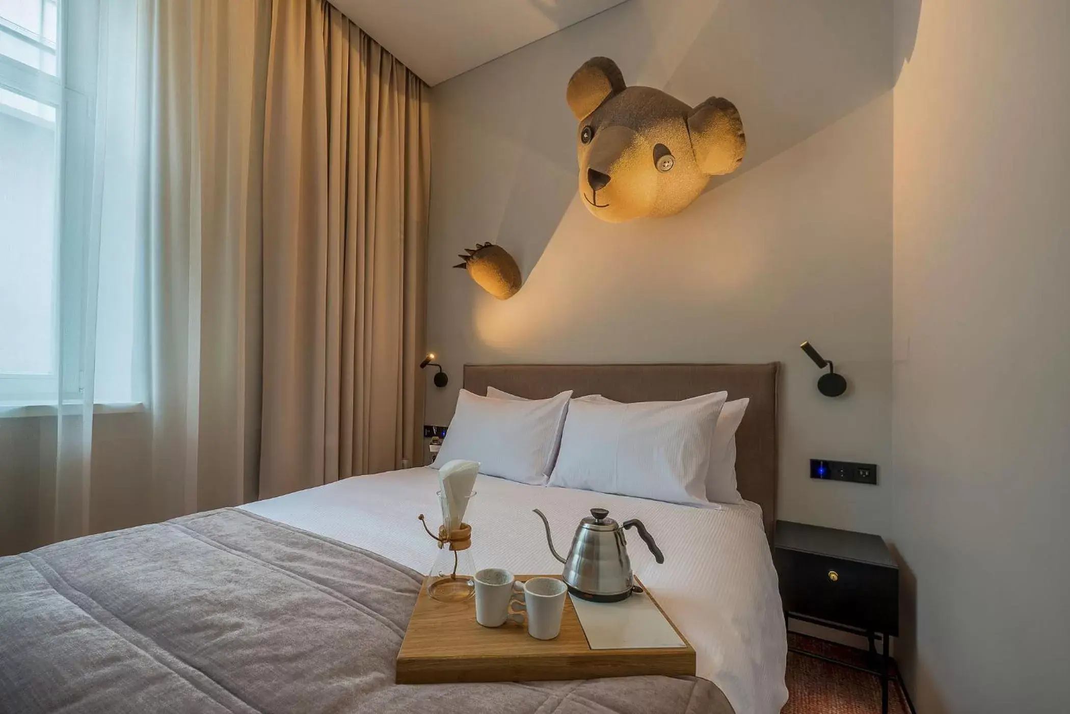 Photo of the whole room, Bed in Artagonist Art Hotel