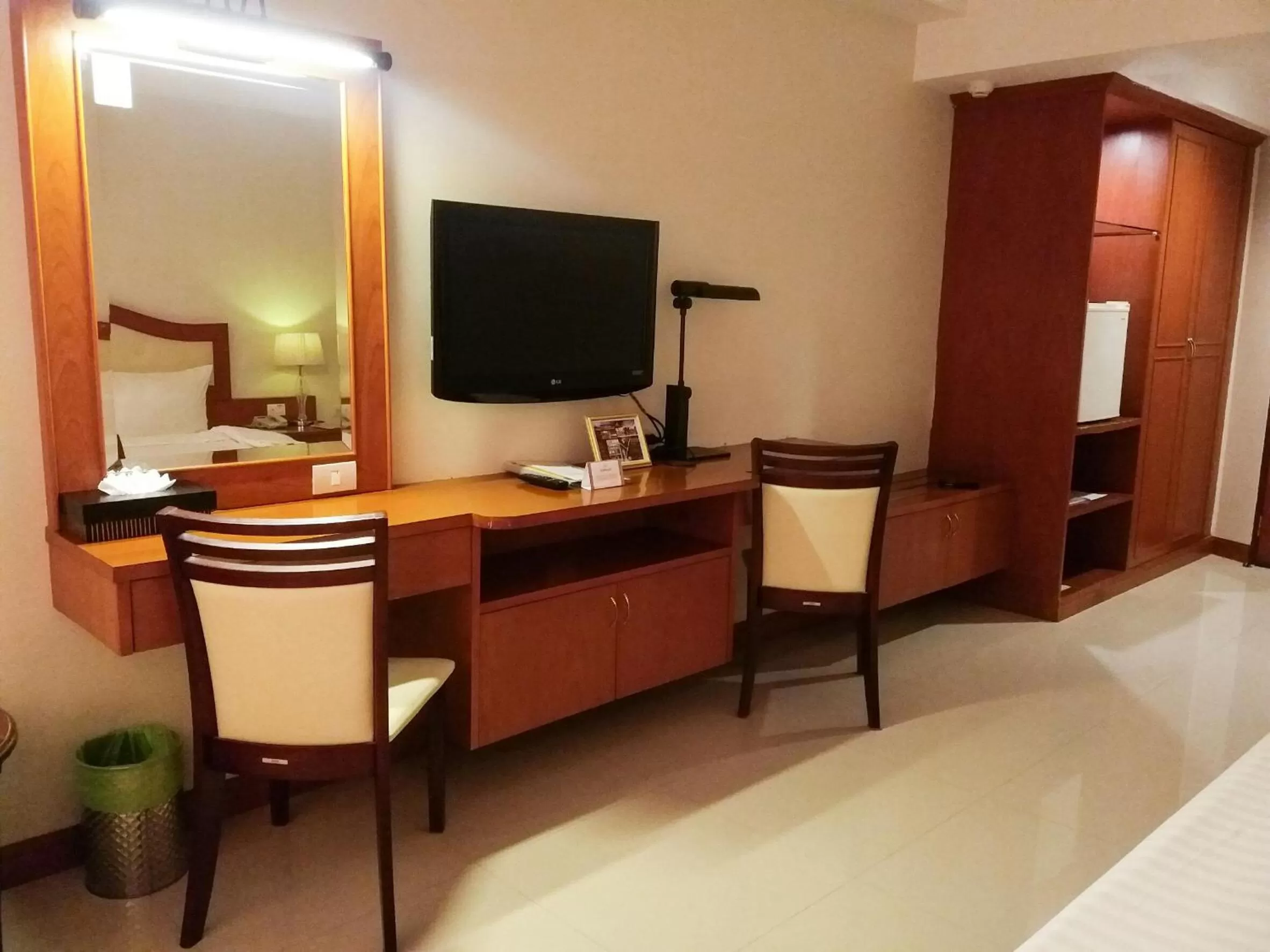 TV and multimedia, Bed in Major Grand Hotel