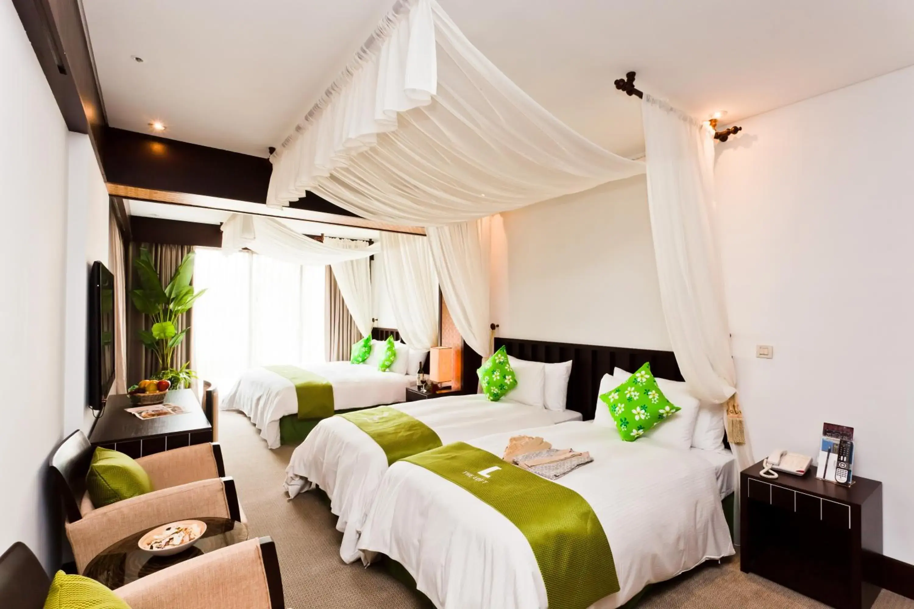 Bedroom, Bed in The Loft Seaside Suites