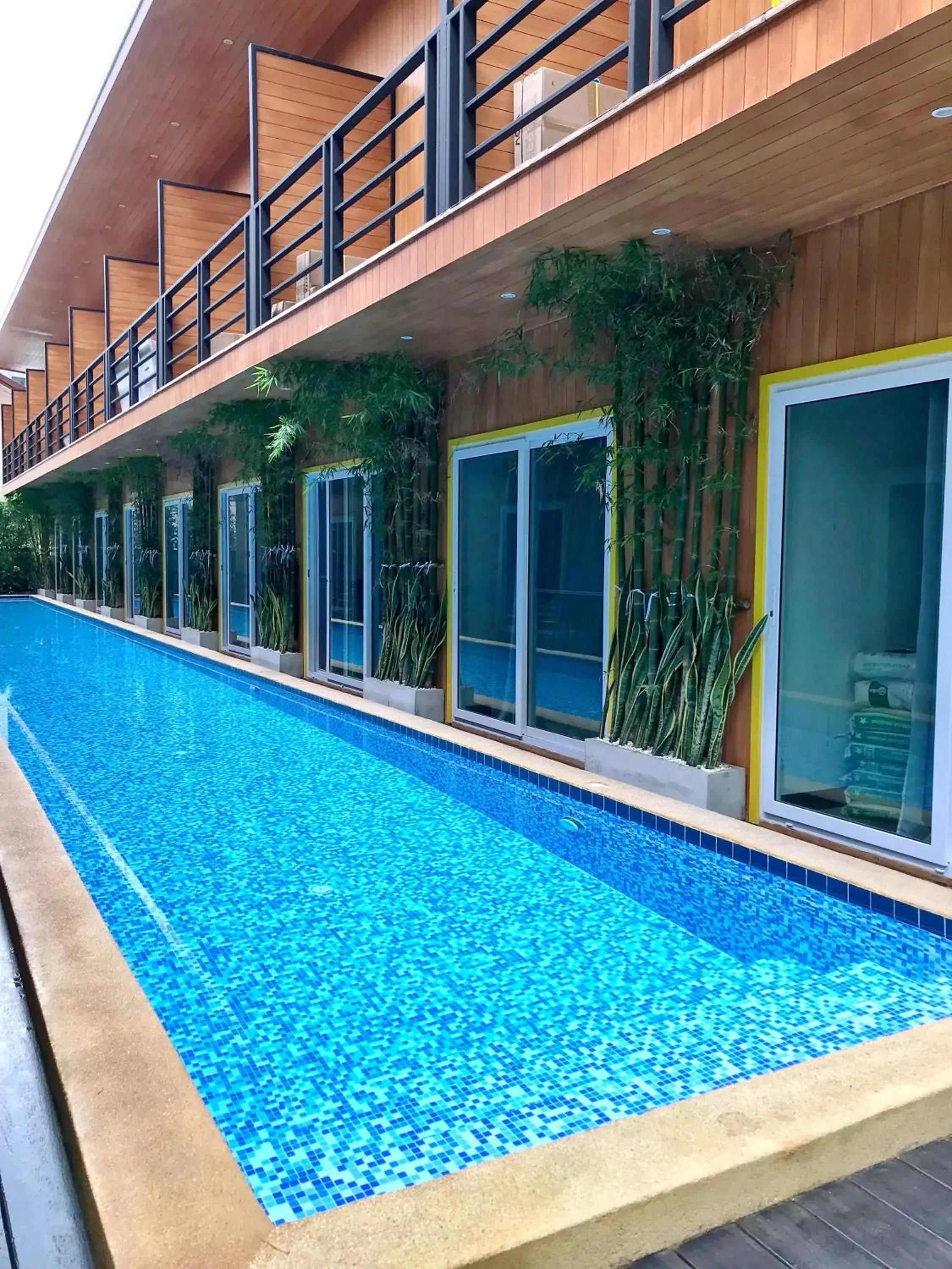 Property building, Swimming Pool in Resort V MRT Huai Khwang