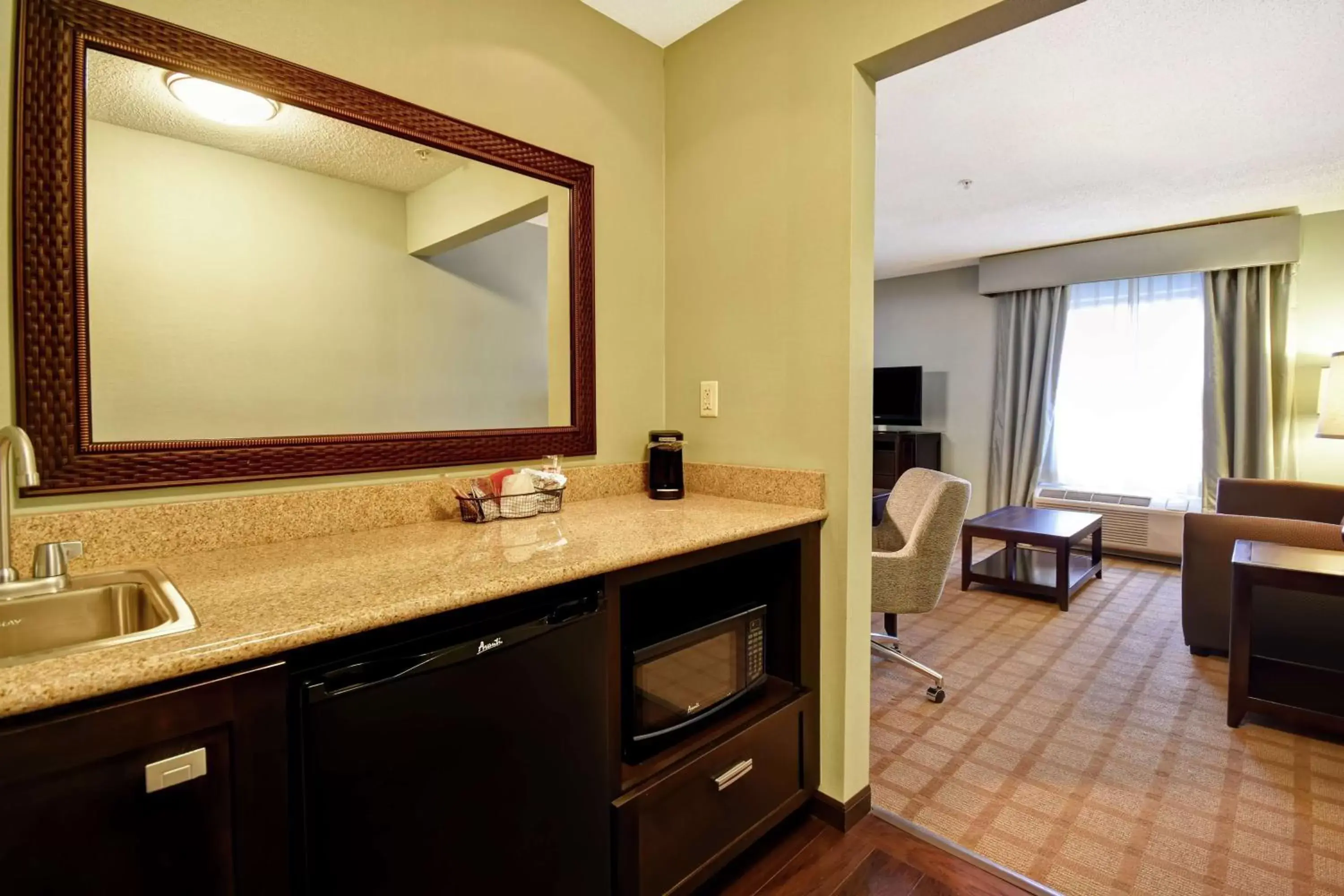 Living room, Bathroom in Hampton Inn & Suites Detroit-Canton