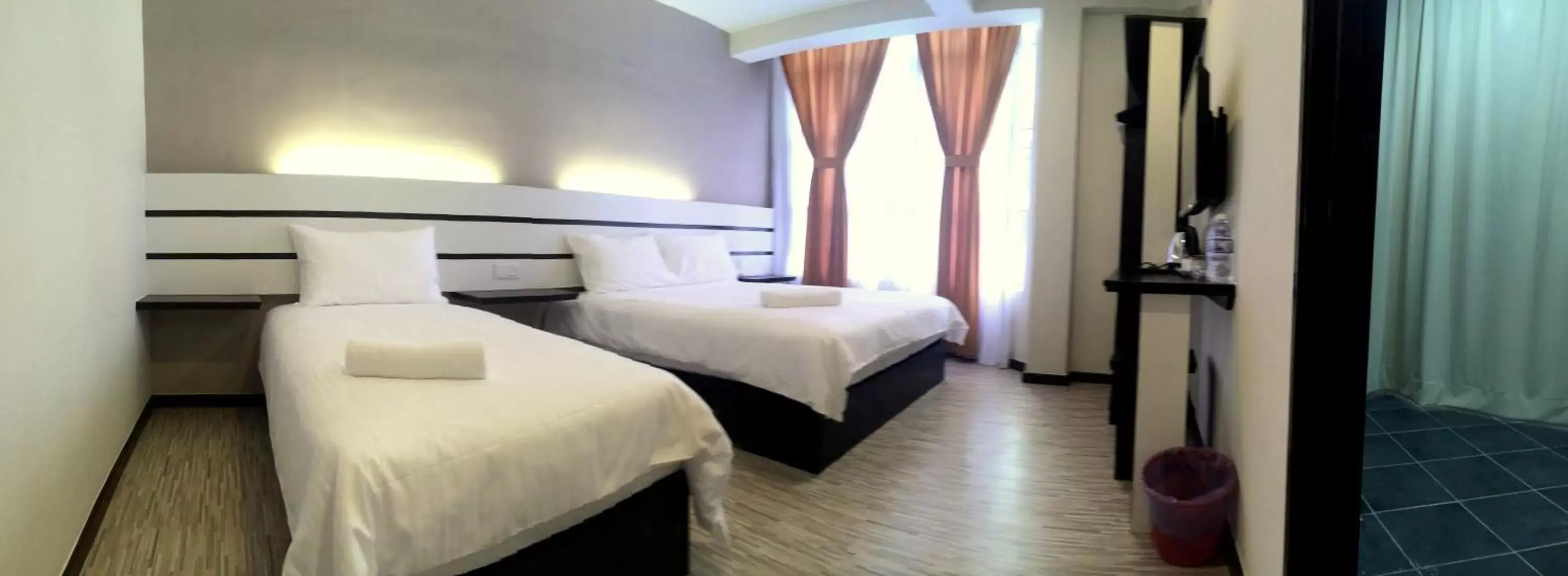 Photo of the whole room, Bed in Grand Kapar Hotel Kuala Selangor