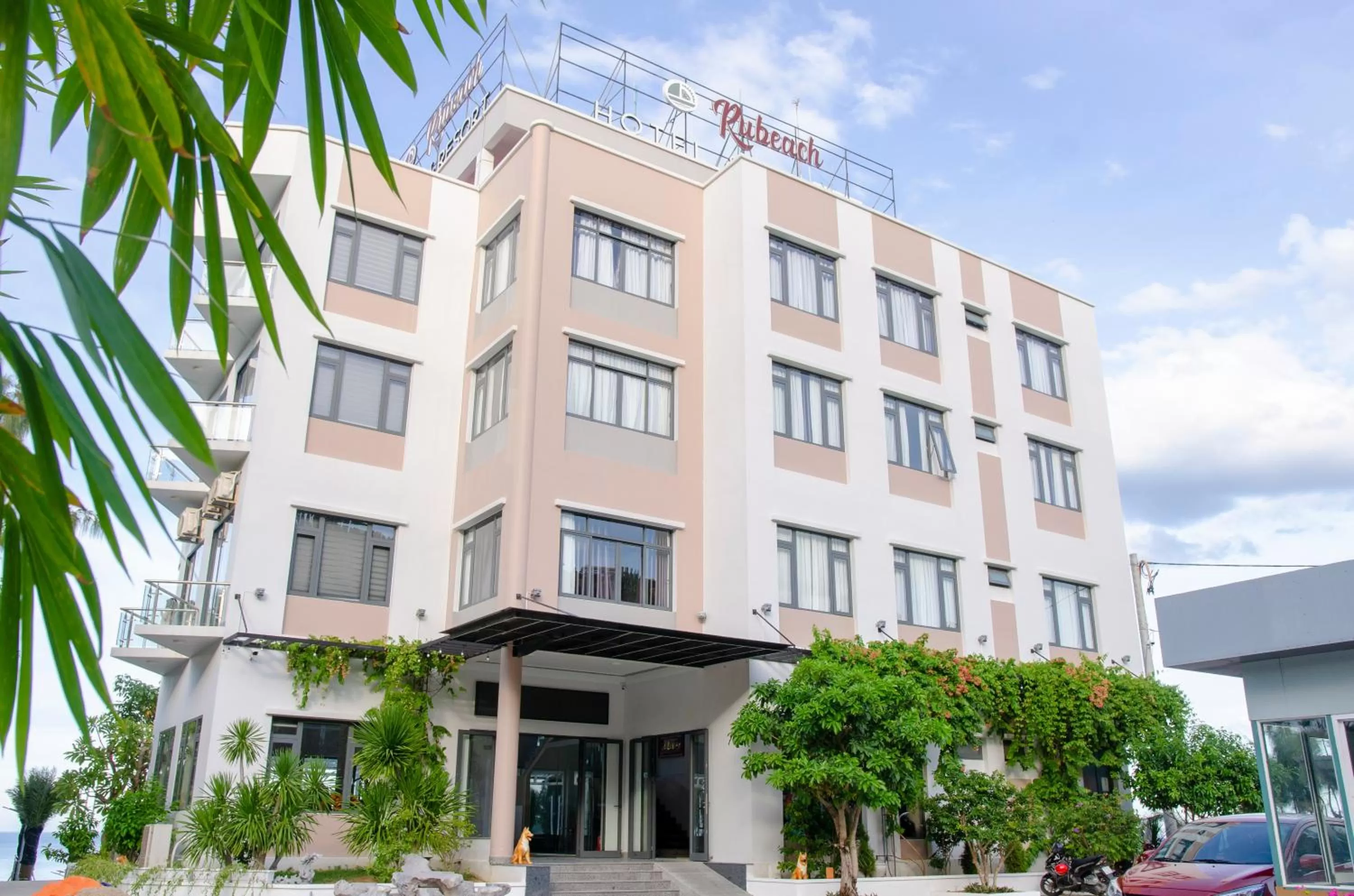 Property Building in RUBEACH HOTEL & REROST