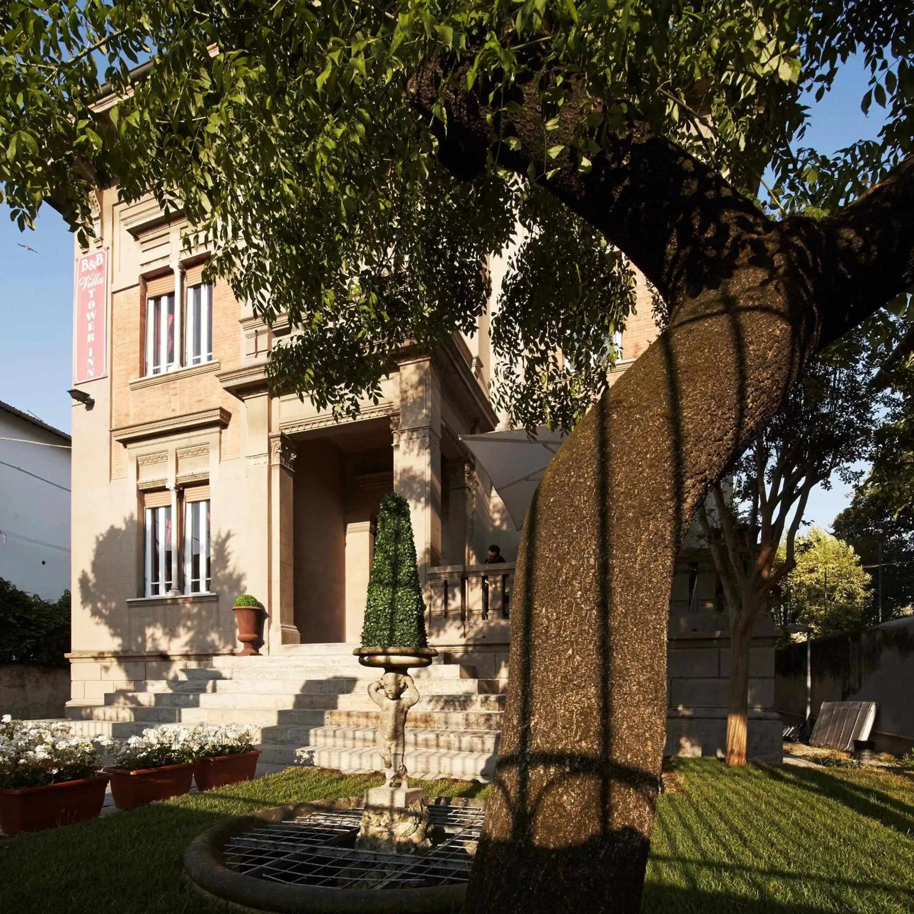 Facade/entrance, Property Building in Villa Tower Inn