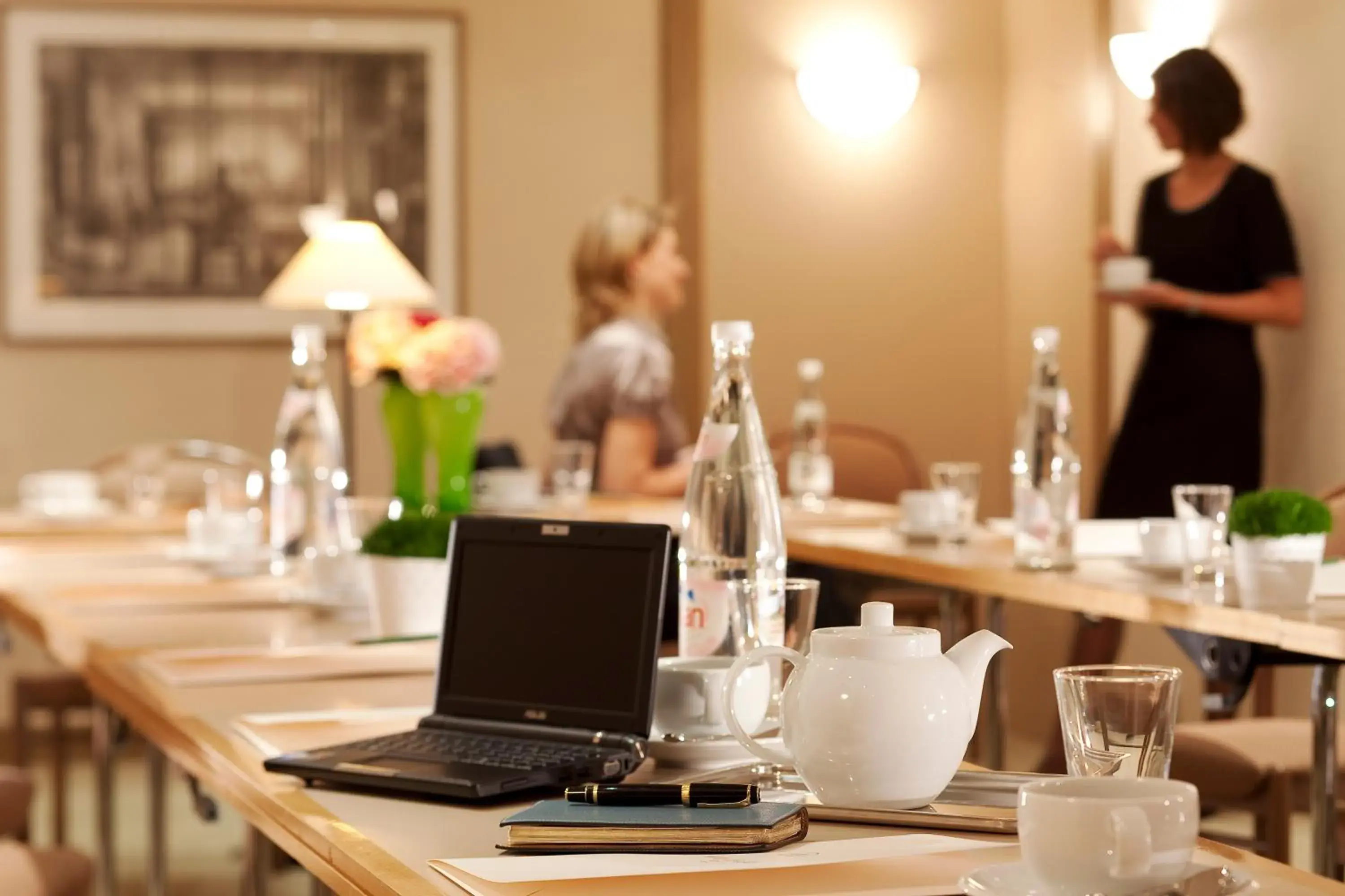 Meeting/conference room, Restaurant/Places to Eat in Hôtel De l'Arcade