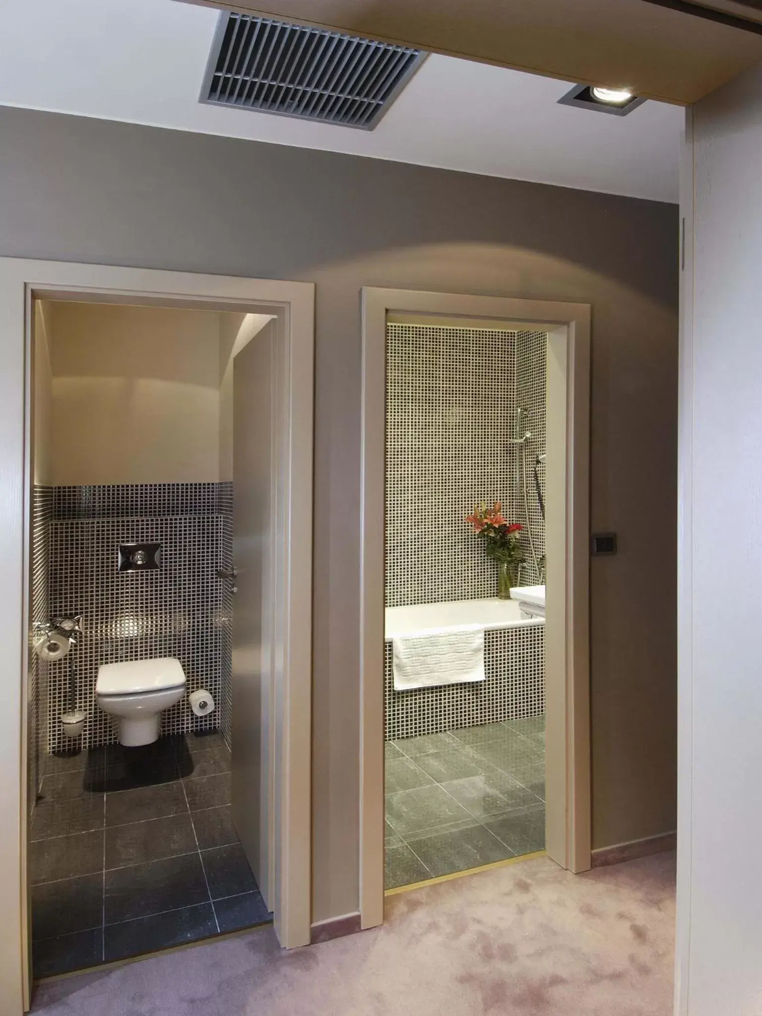 Bathroom in EA Hotel Crystal Palace