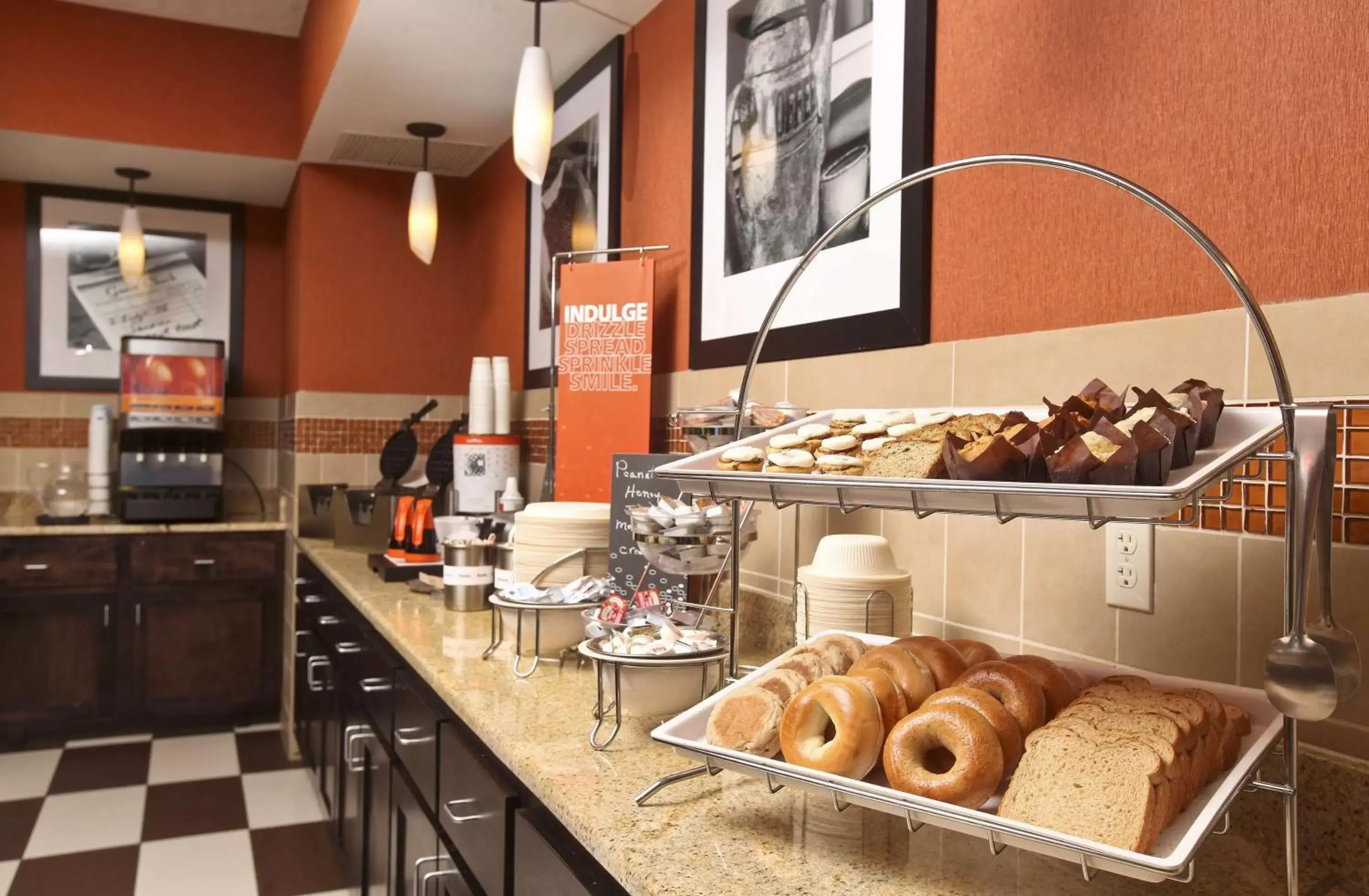 Dining area, Food in Hampton Inn & Suites Fargo Medical Center