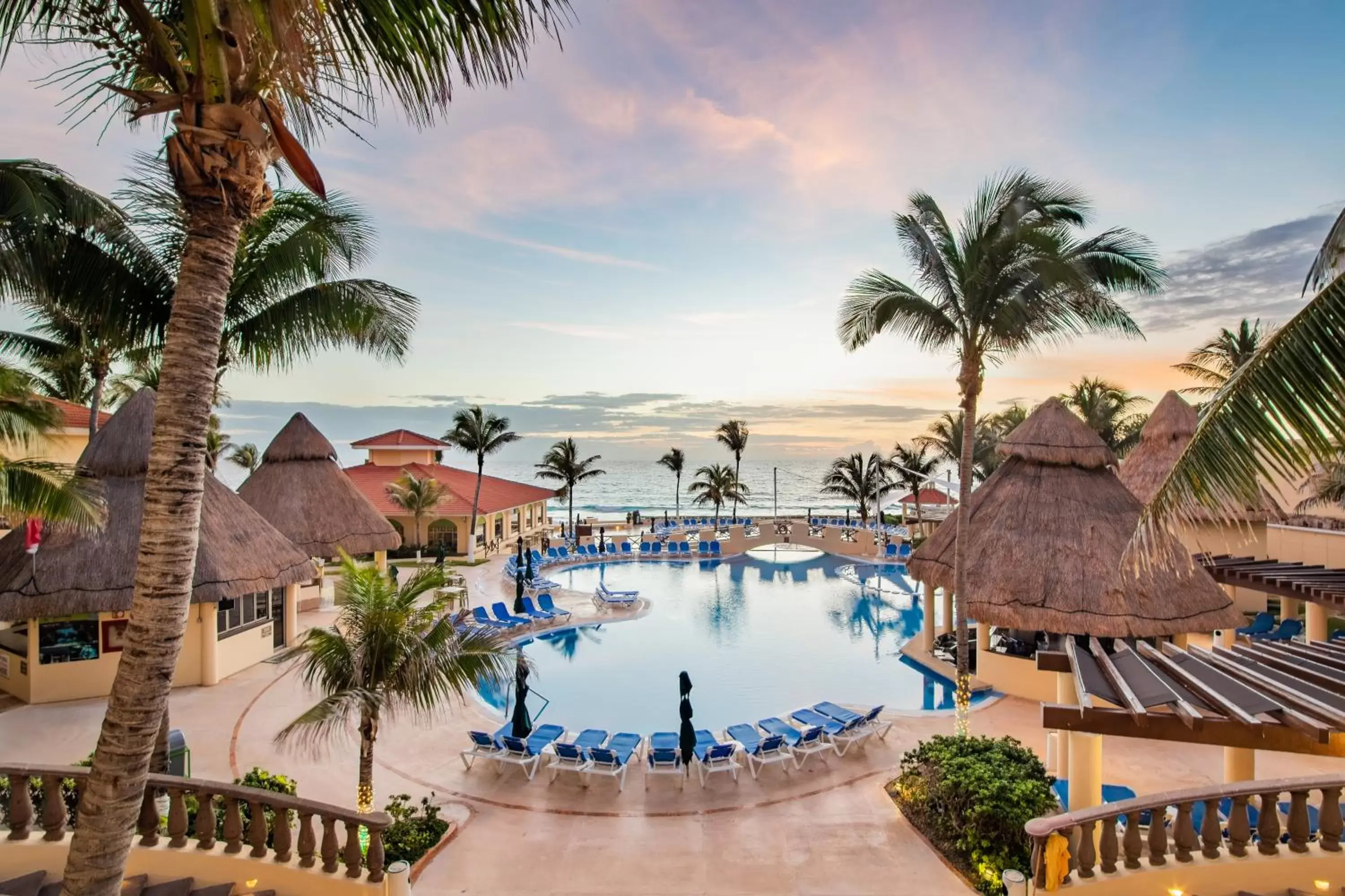 Swimming pool, Pool View in GR Solaris Cancun All Inclusive