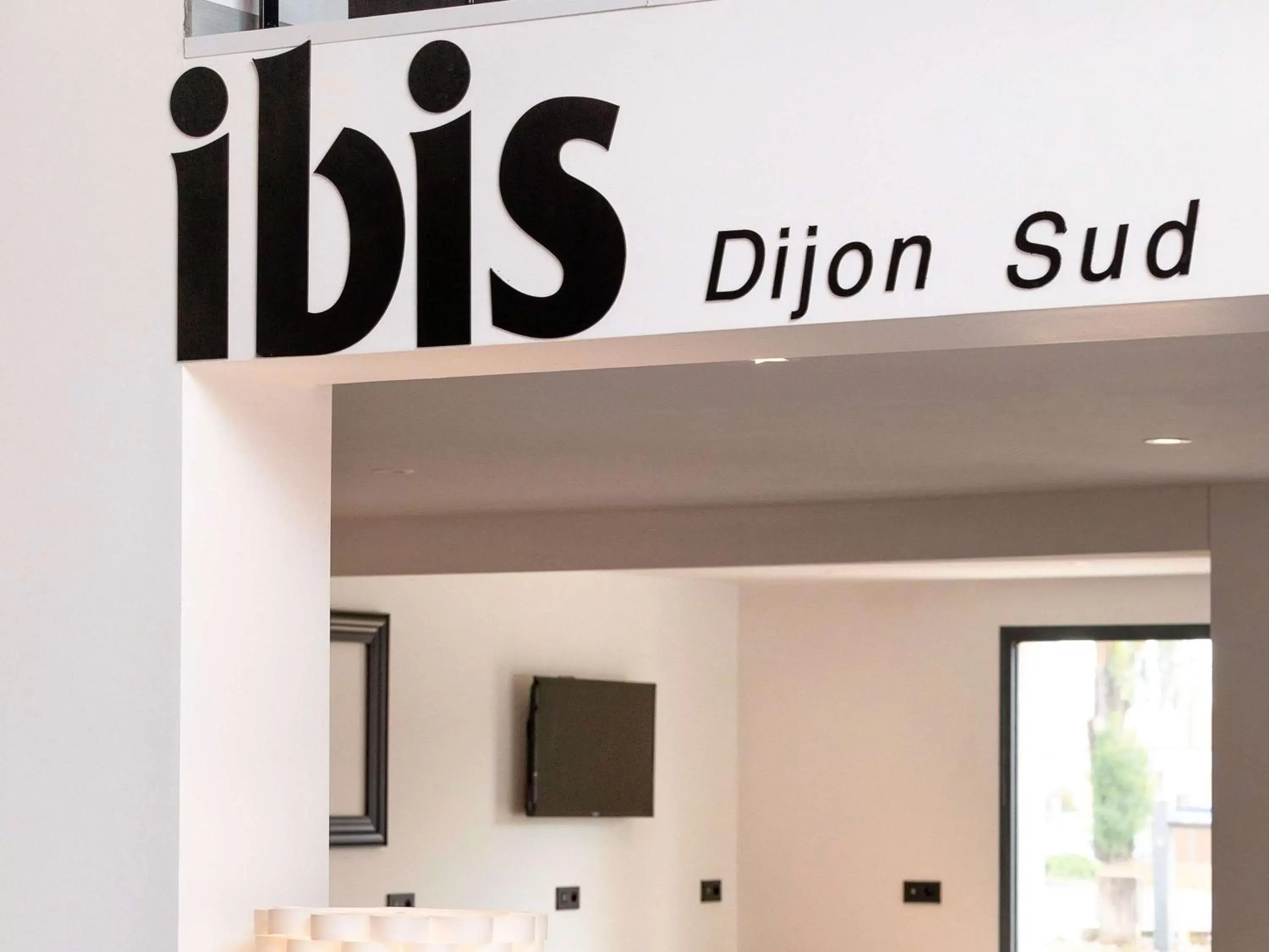 On site in ibis Dijon Sud