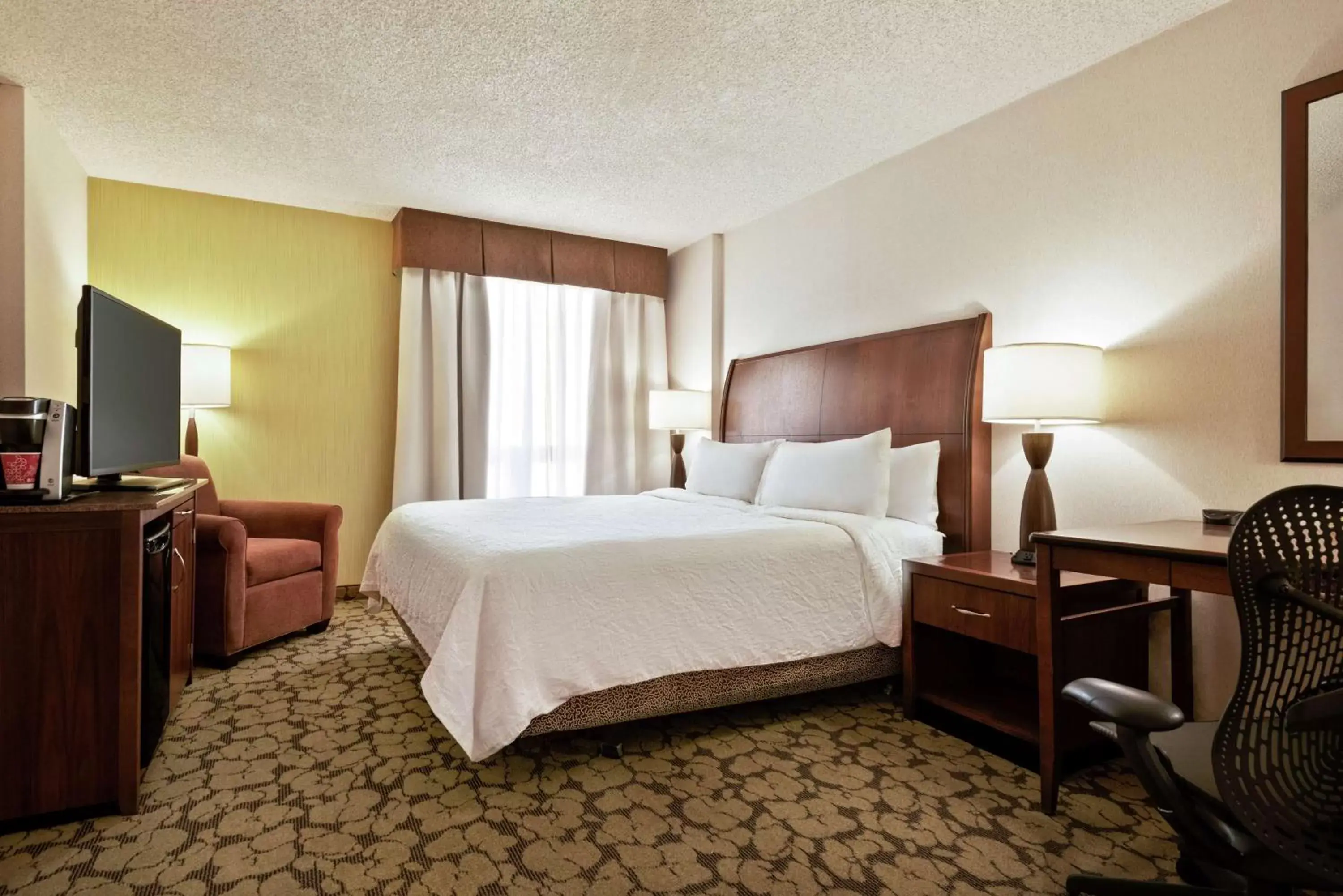 Bedroom, Bed in Hilton Garden Inn Saskatoon Downtown