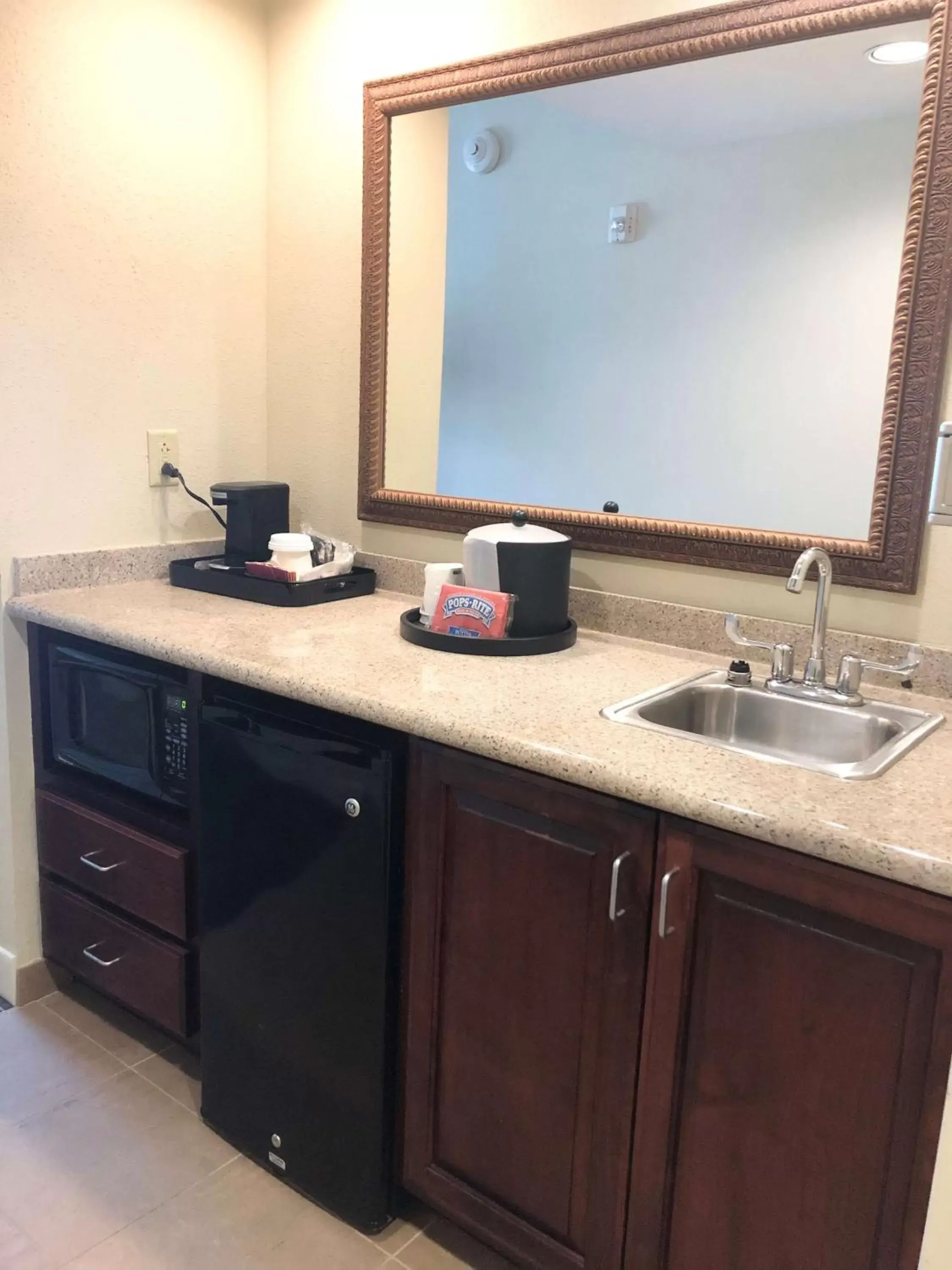 Photo of the whole room, Bathroom in Hampton Inn & Suites Norfolk-Airport