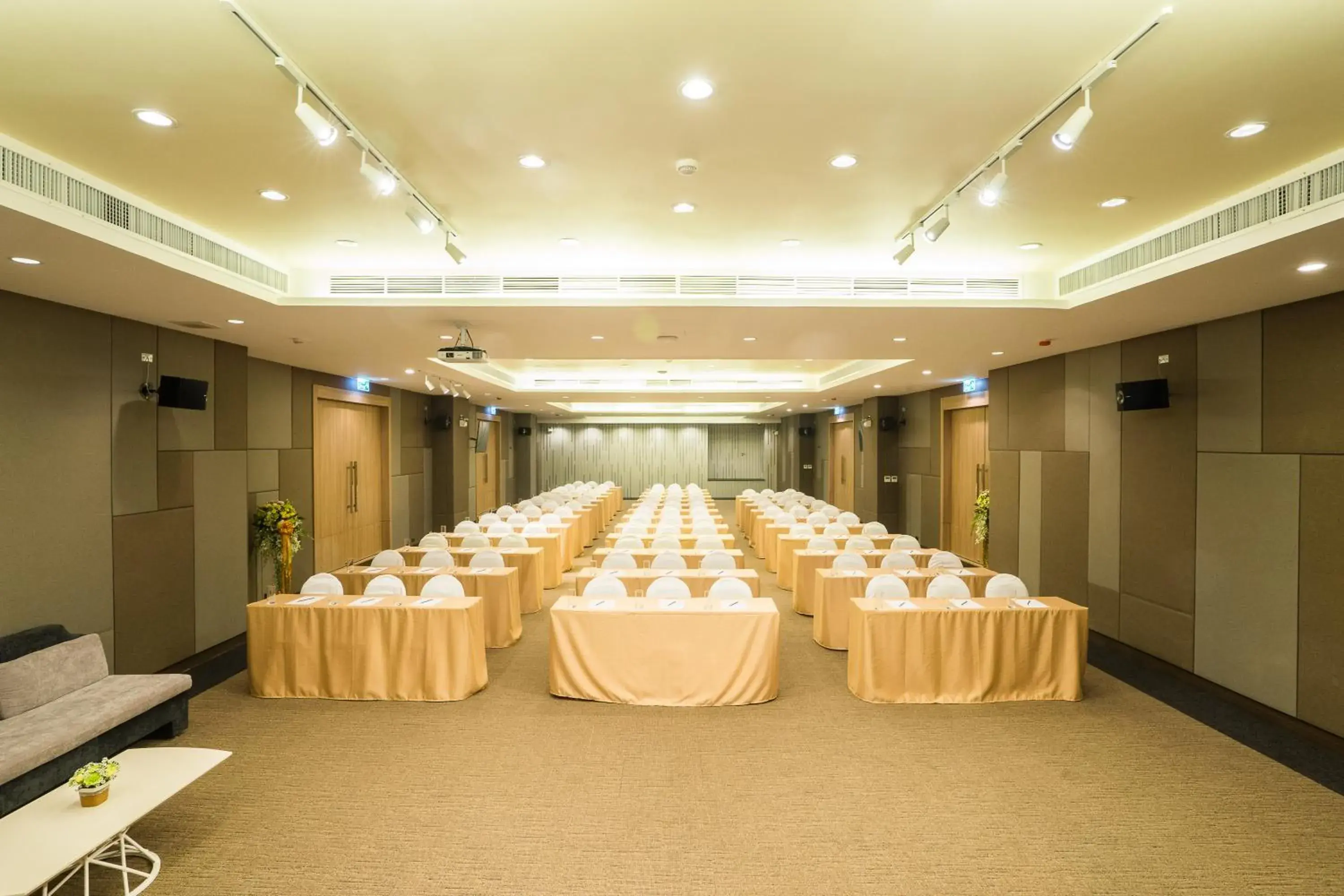Banquet/Function facilities, Banquet Facilities in Beyond Suite Hotel (SHA Plus)
