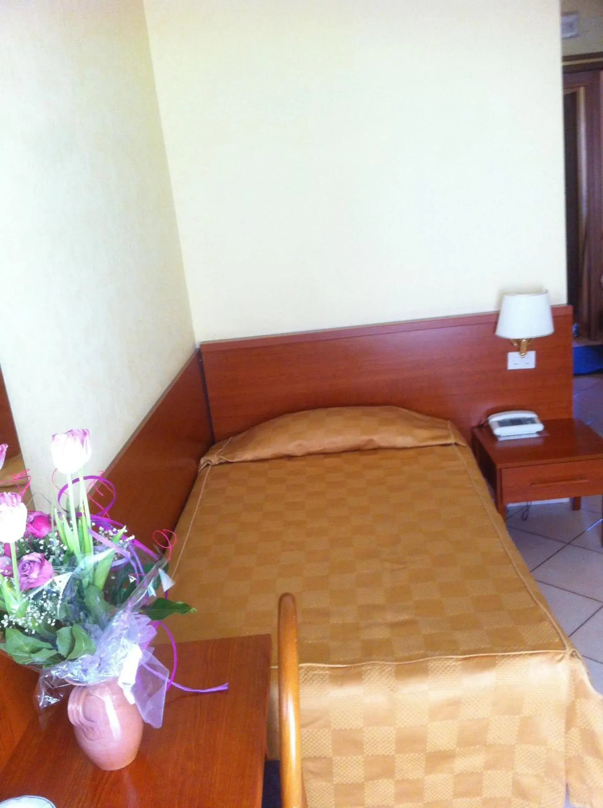 Photo of the whole room, Bed in Albergo Dei Leoni