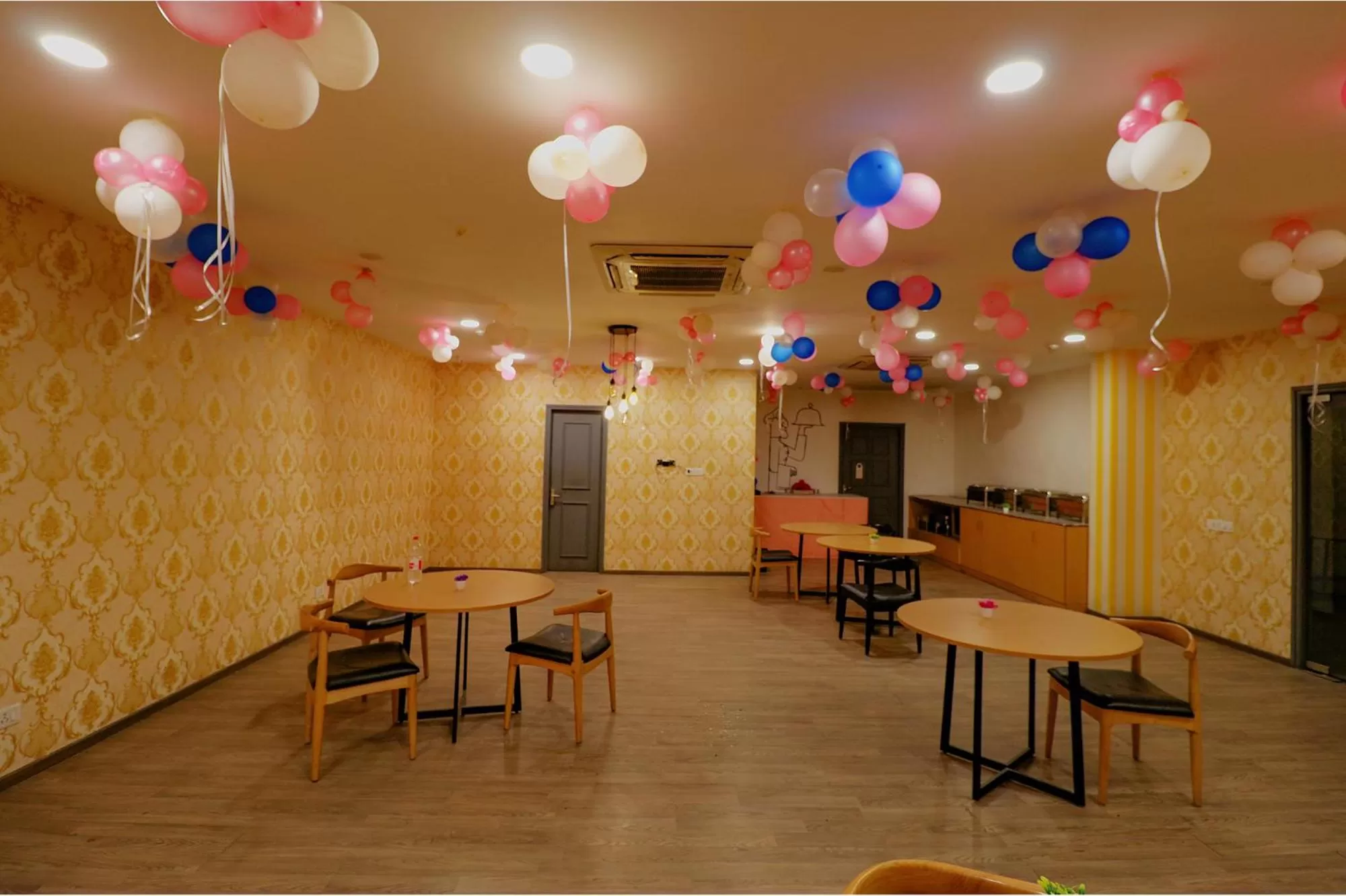 Restaurant/places to eat in FabHotel Chattarpur Enclave - Opposite Tivoli Garden