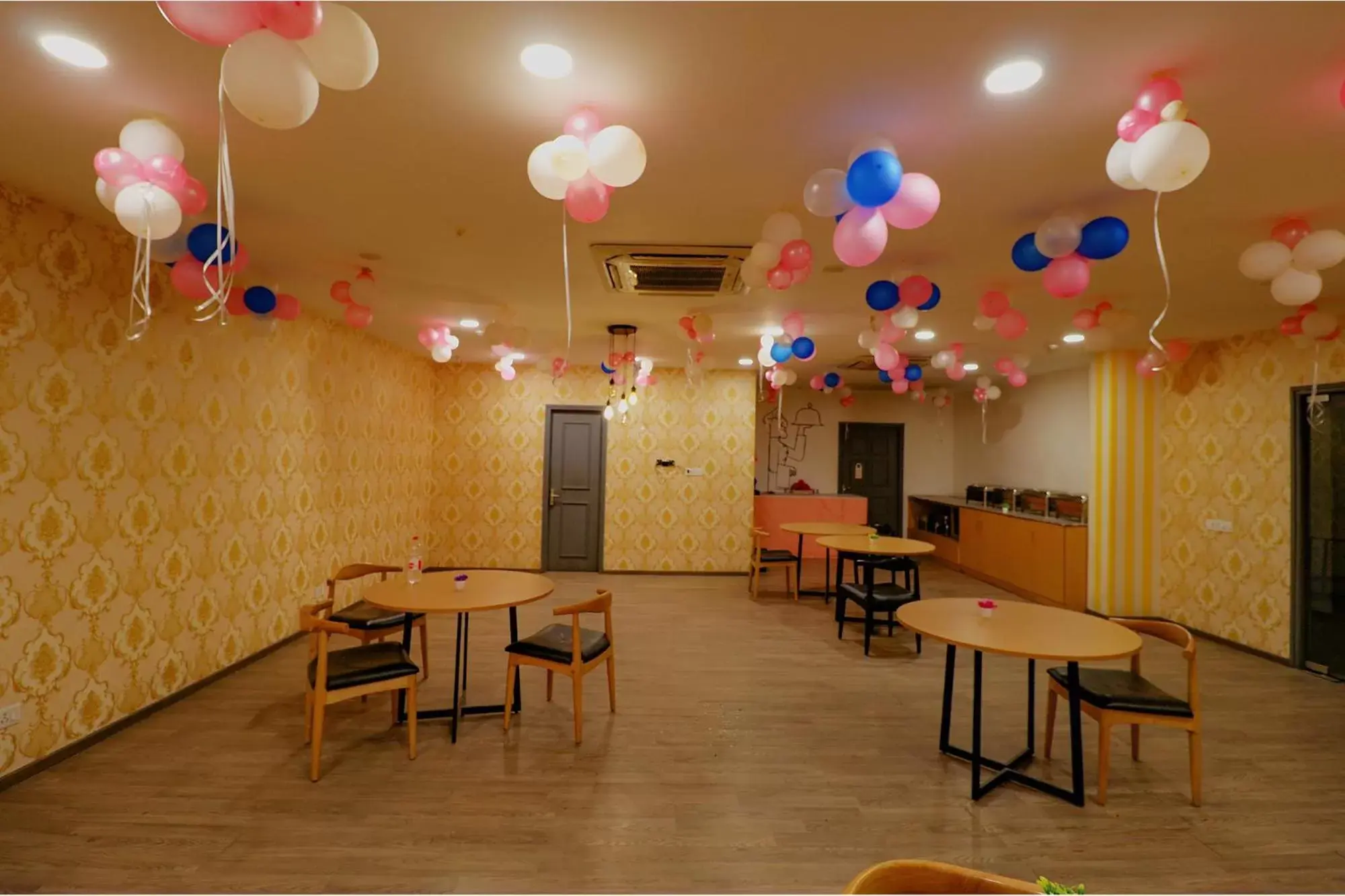 Restaurant/places to eat in FabHotel Chattarpur Enclave - Opposite Tivoli Garden Restaurant/places to eat in FabHotel Chattarpur Enclave - Opposite Tivoli Garden