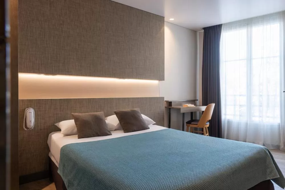 Bed in Central Hotel Paris