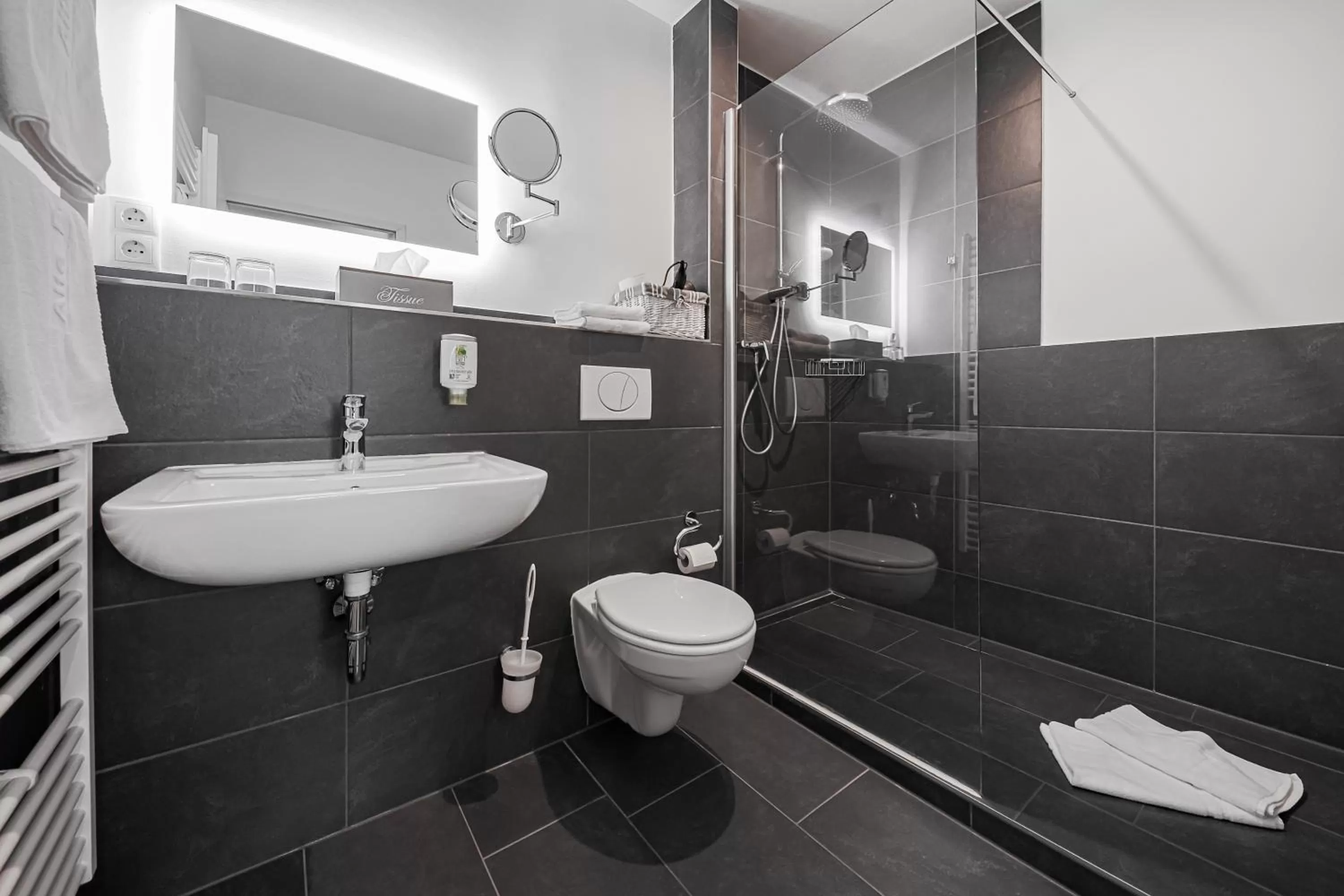 Shower in Hotel Alte Redaktion