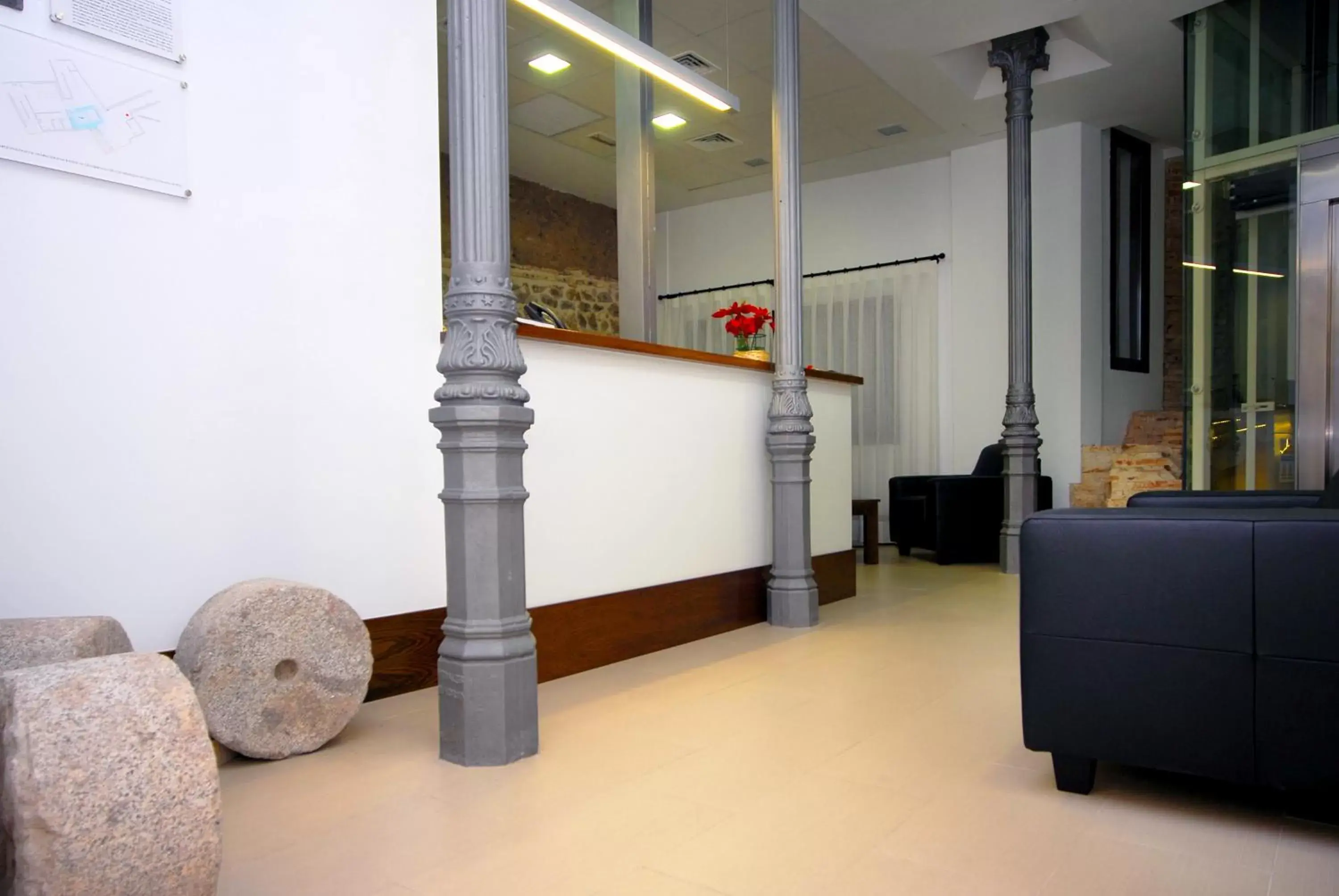 Lobby or reception in Hotel Domus Plaza Zocodover Lobby or reception in Hotel Domus Plaza Zocodover