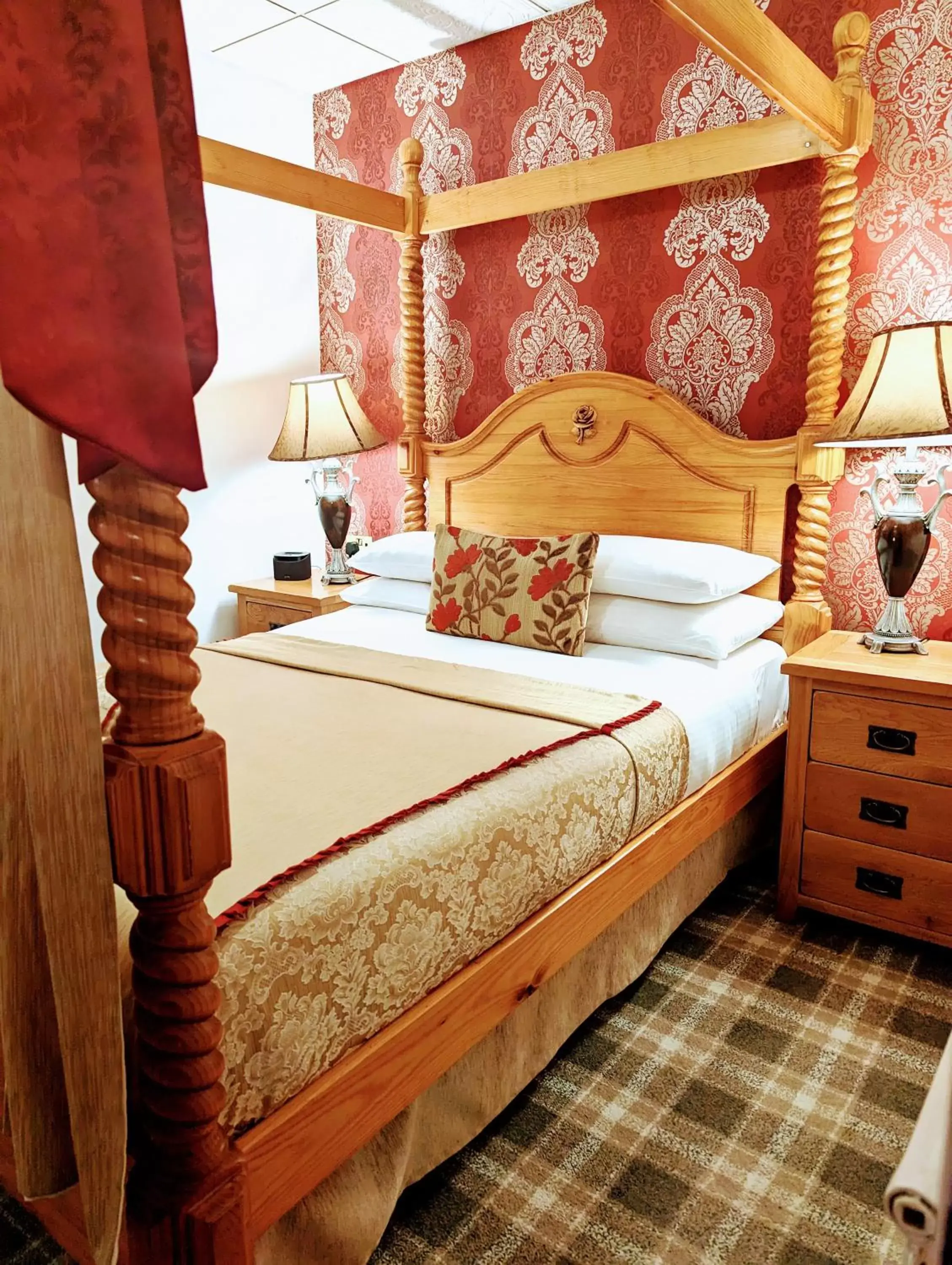 Bed in Brookside Hotel & Restaurant