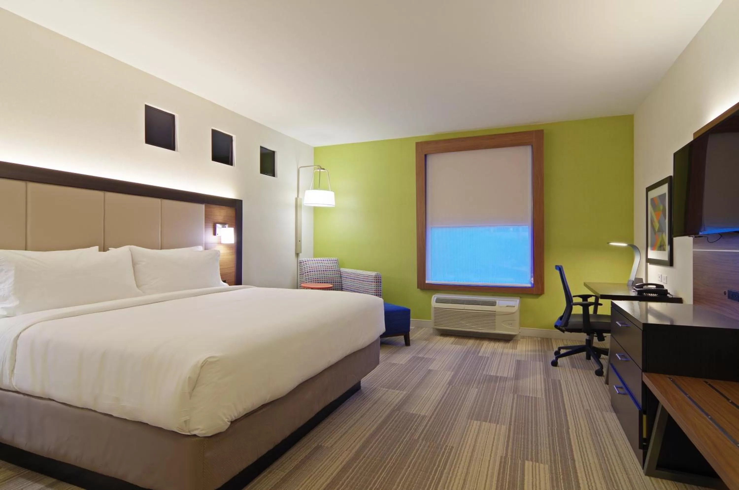 Photo of the whole room, Bed in Holiday Inn Express & Suites - Phoenix North - Scottsdale by IHG