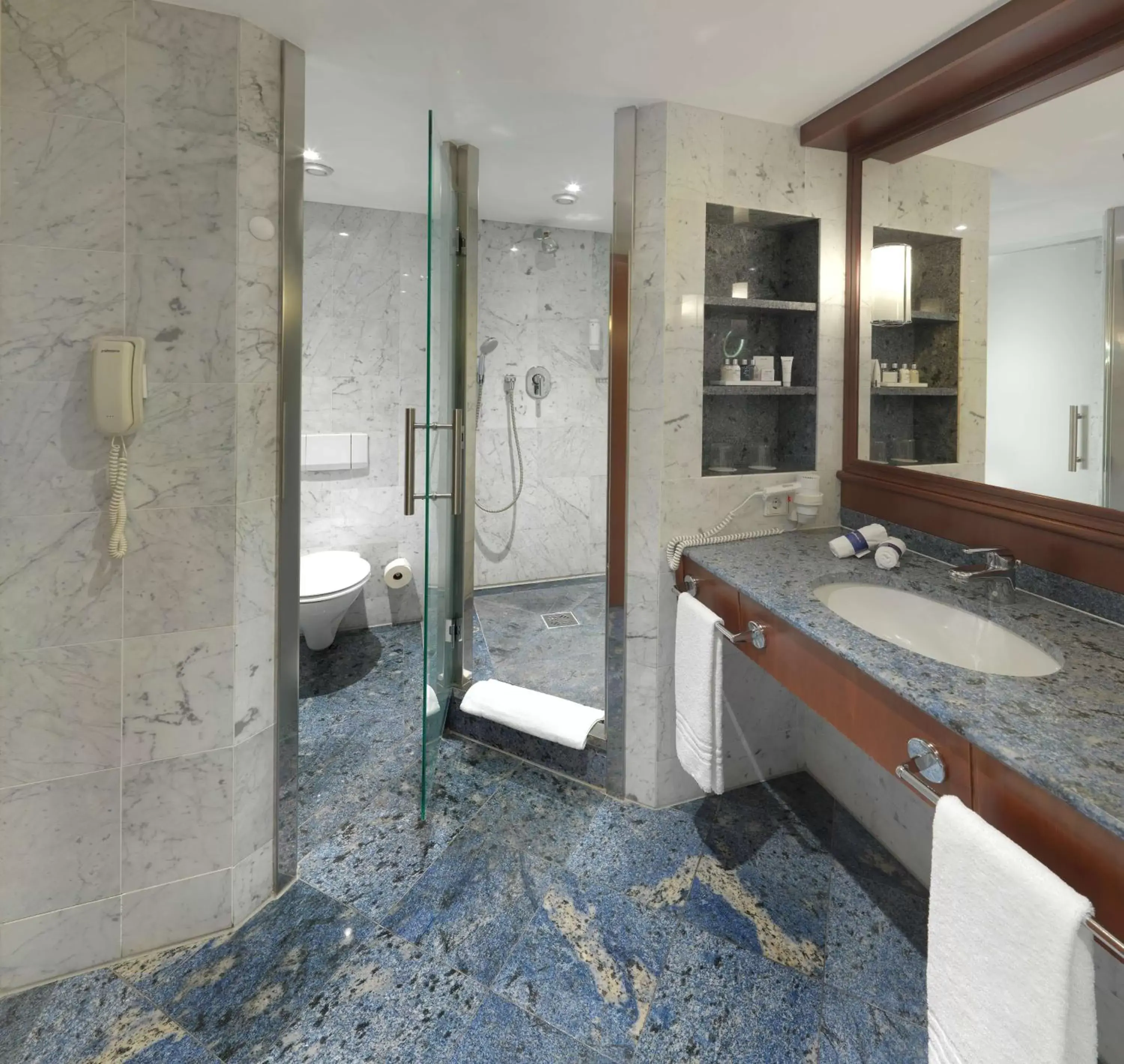 Bathroom in Radisson Blu Park Hotel & Conference Centre