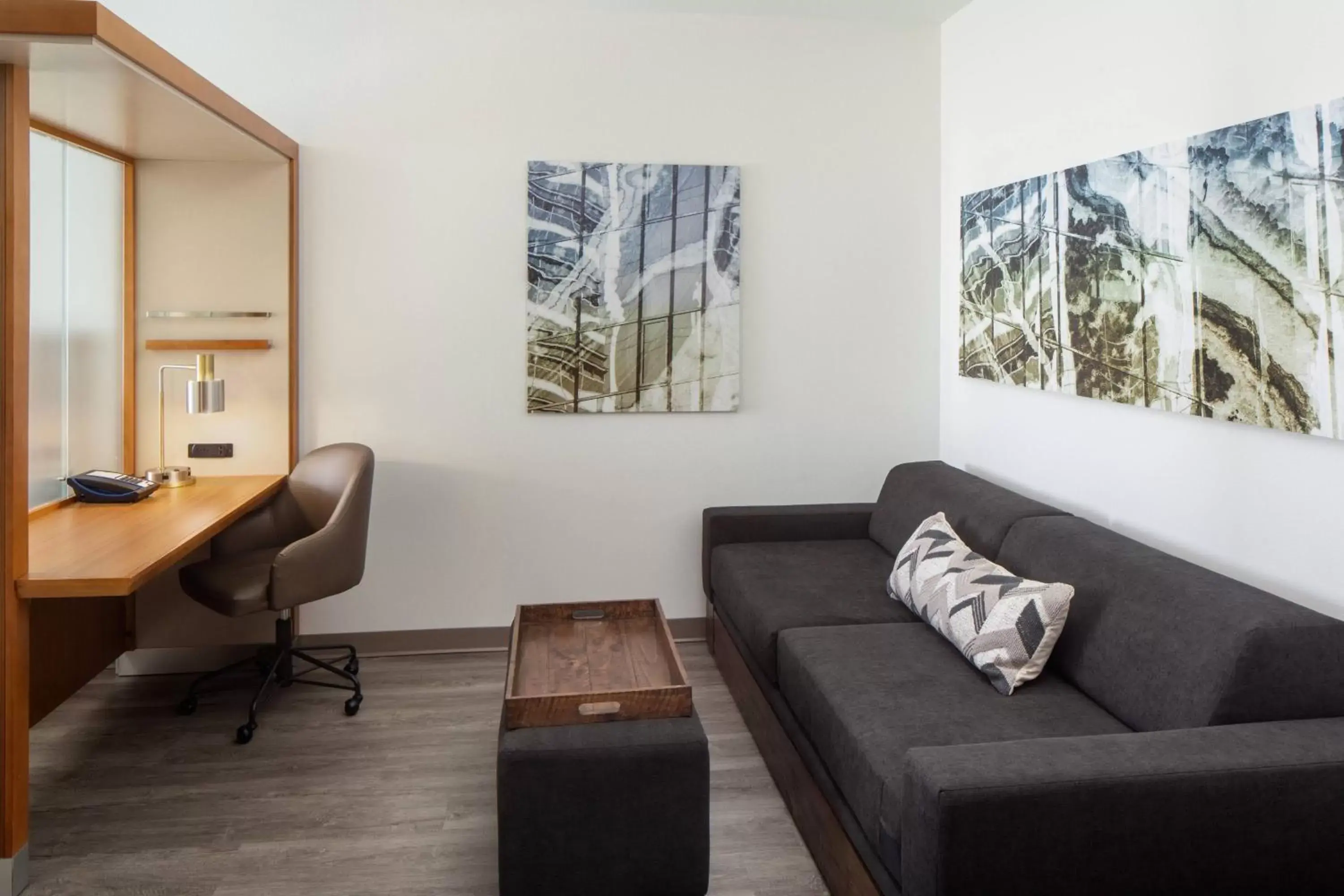 Living room, Seating Area in SpringHill Suites by Marriott Midland Odessa