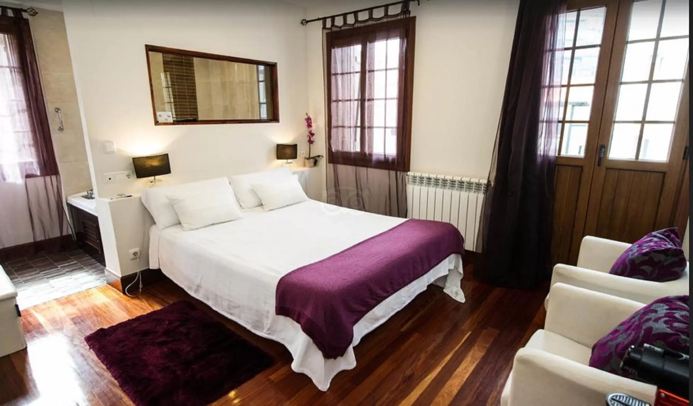 Bedroom, Bed in Hotel Itxas Gain Getaria