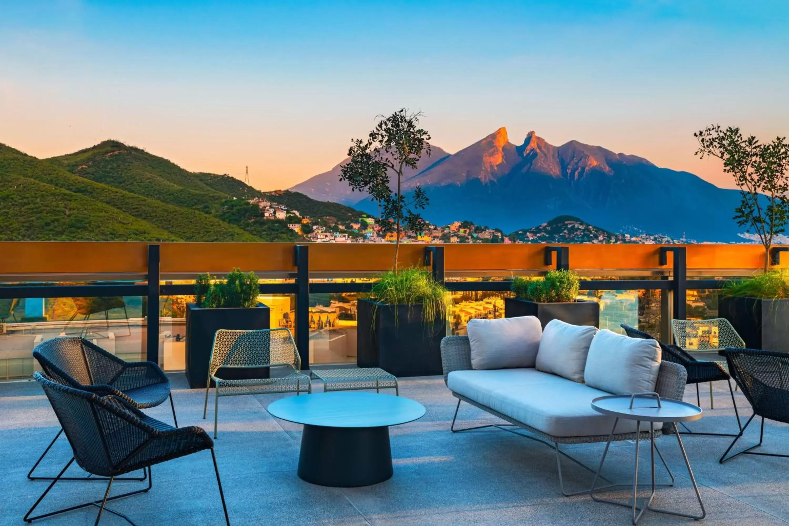 Restaurant/places to eat, Mountain View in AC Hotel by Marriott Monterrey Valle