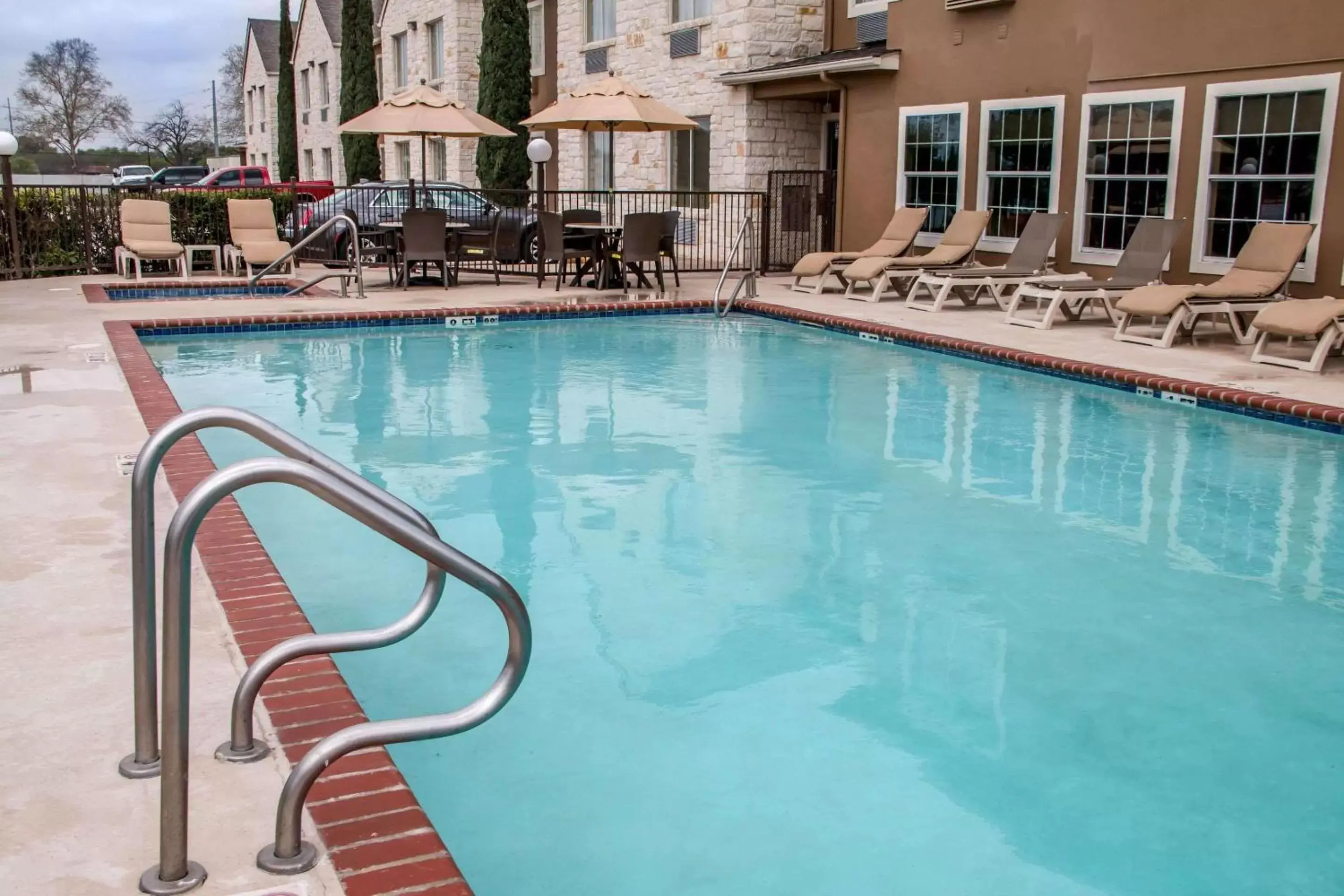 On site, Swimming Pool in Comfort Suites New Braunfels
