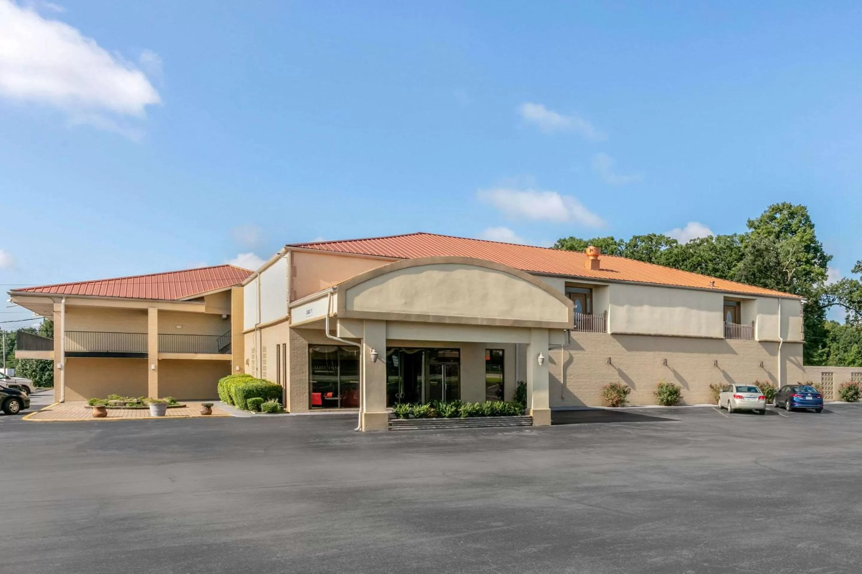Property building in Quality Inn Manchester near Arnold AFB