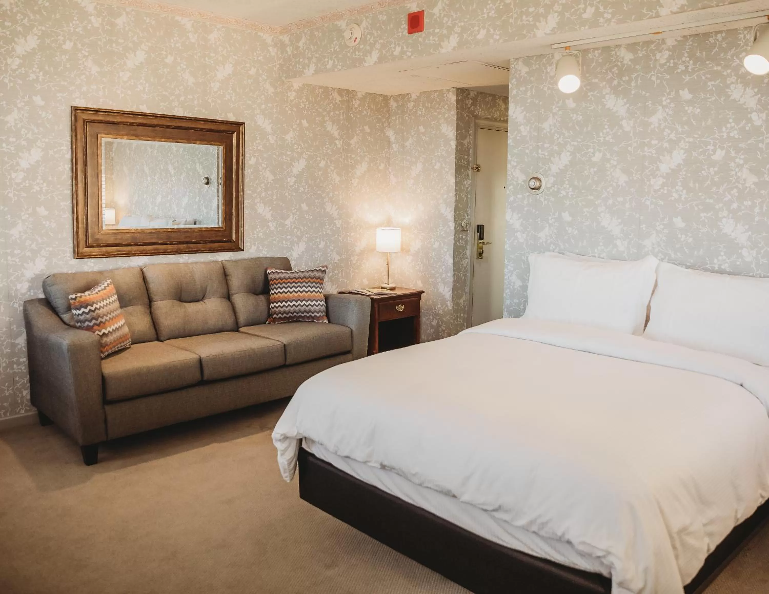 Bed in Hotel Phillips