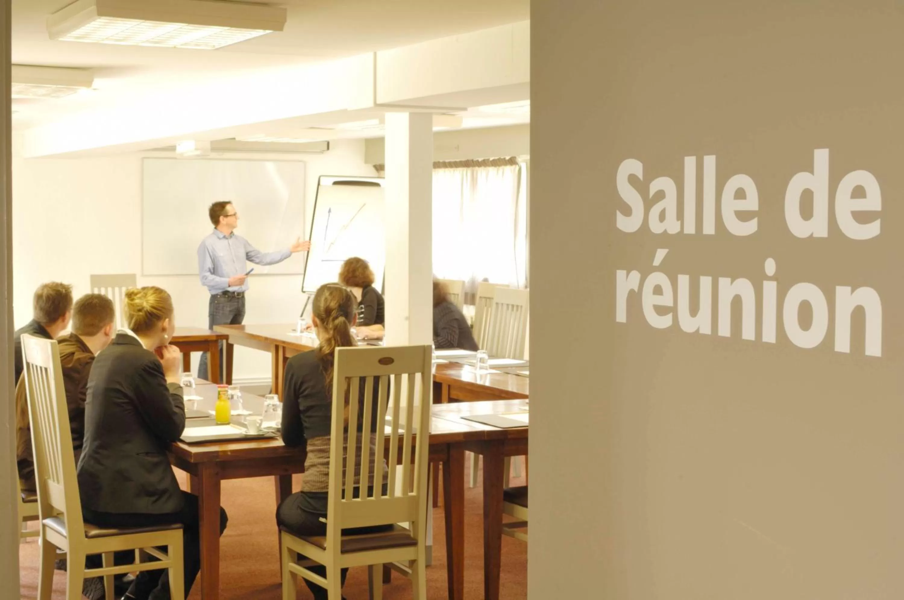 Restaurant/places to eat in Logis Hotel, restaurant et spa Le Relais De Broceliande