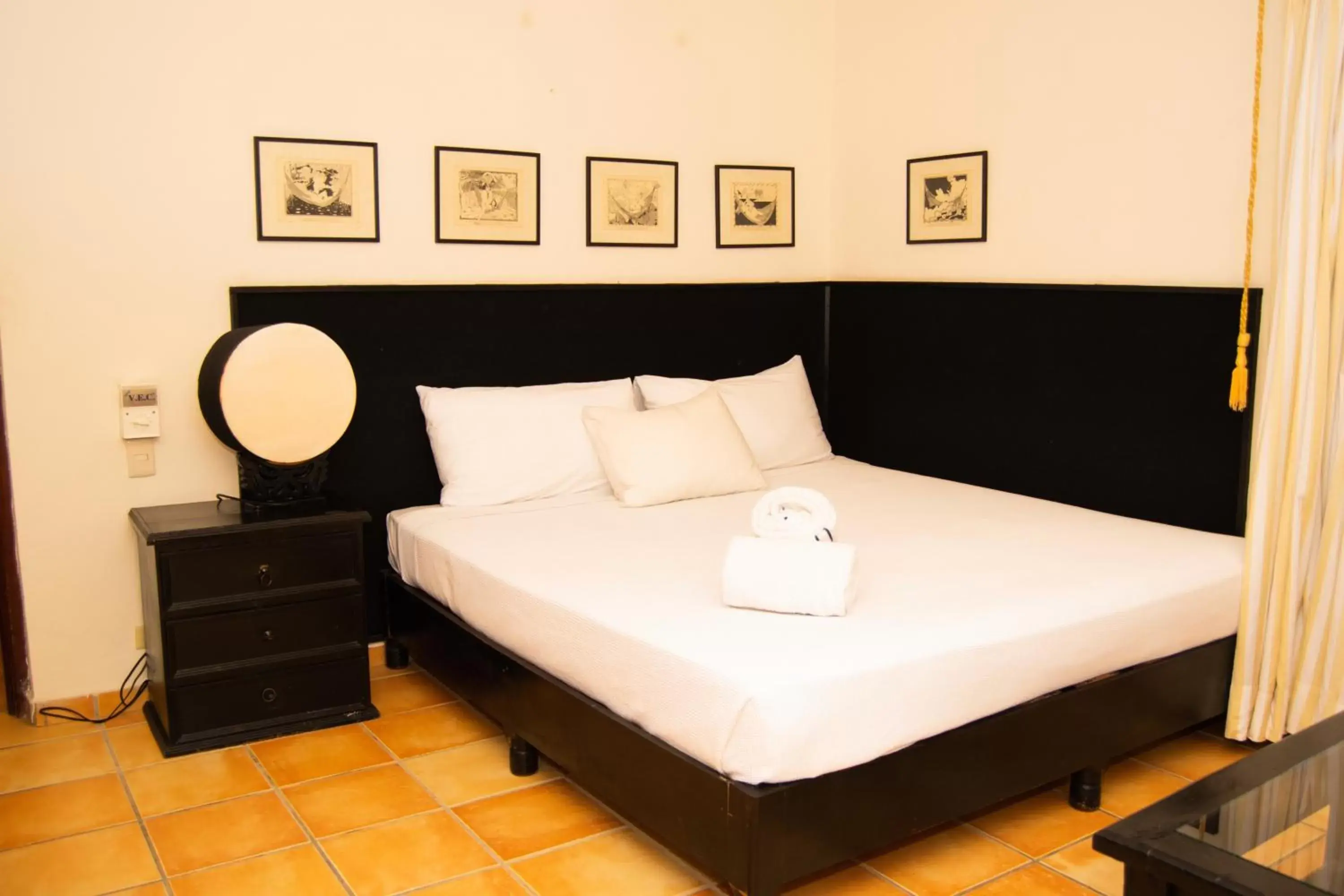 Bedroom, Bed in Siesta Fiesta Hotel - 5th Avenue