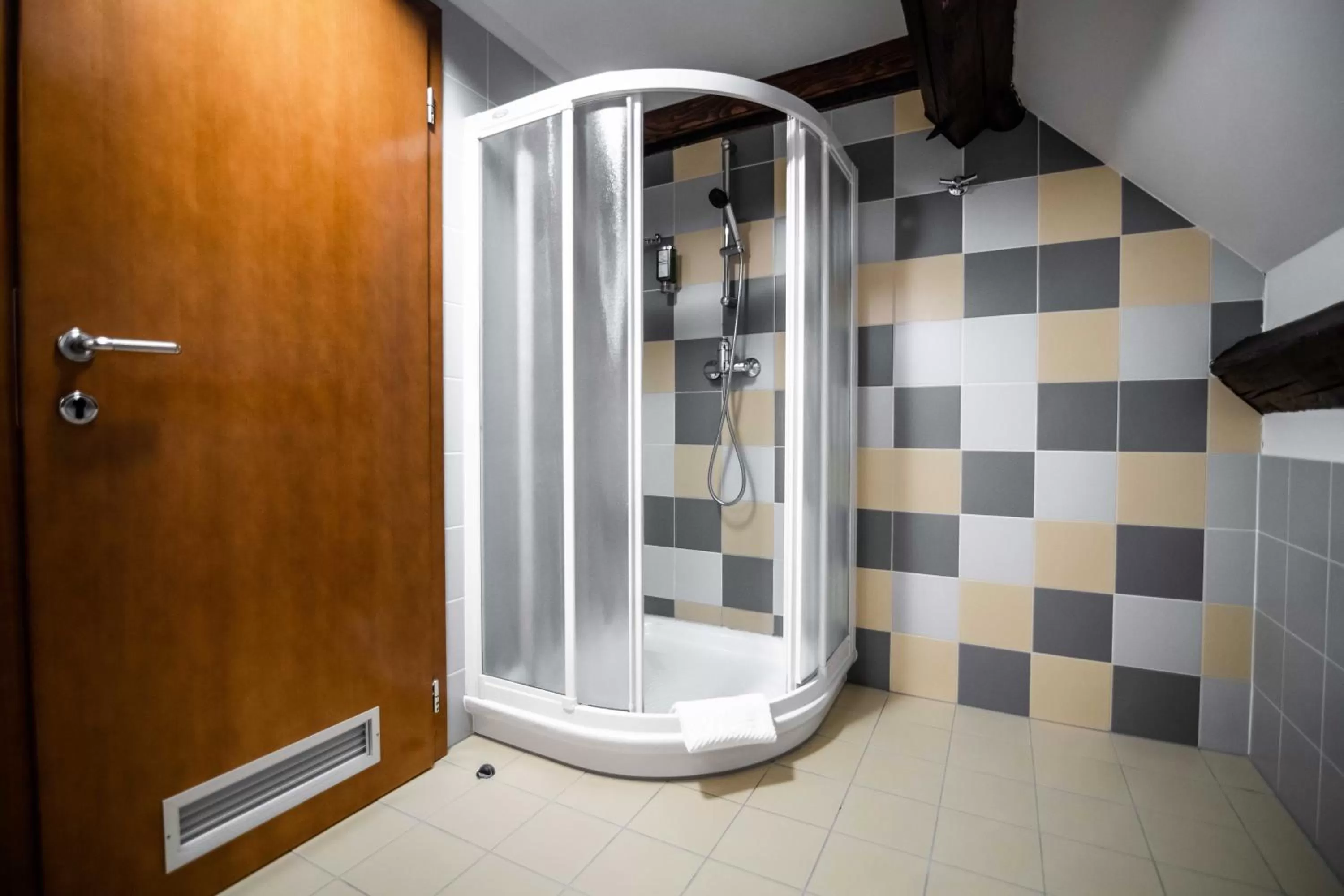 Shower in Hotel Dvor Jezersek Brnik