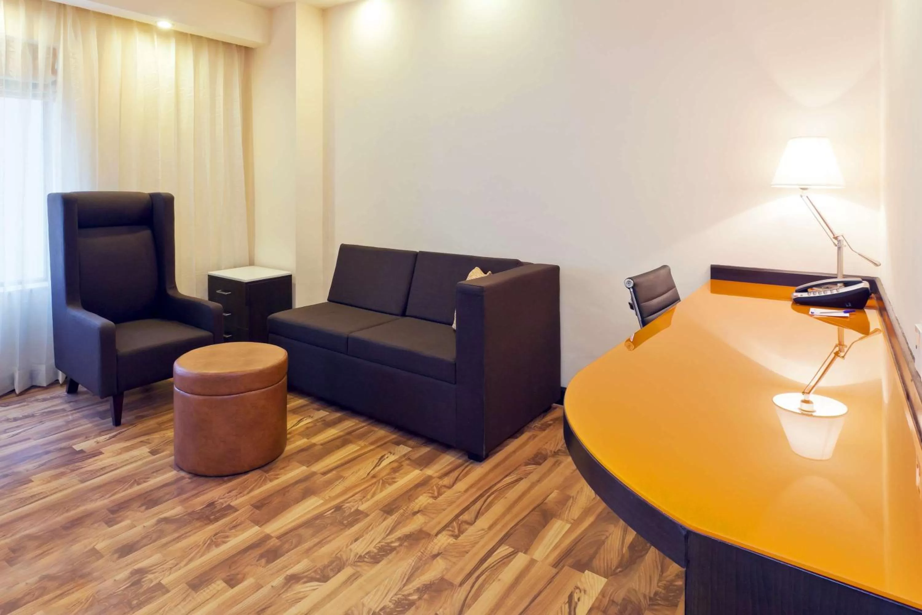Living room in Hampton by Hilton Vadodara-Alkapuri