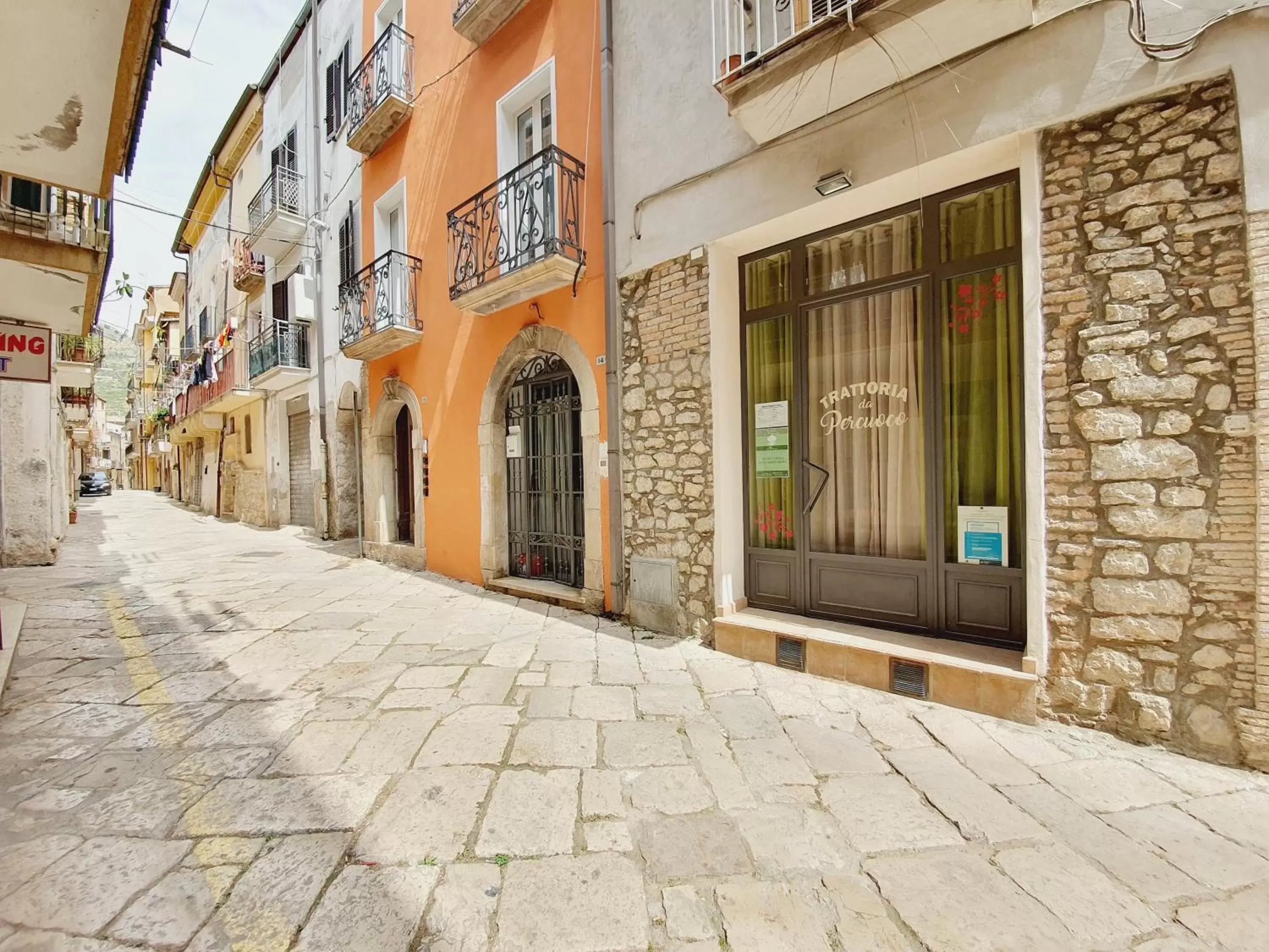 Facade/entrance in Casa Ludo - Fondi Vertice Rooms